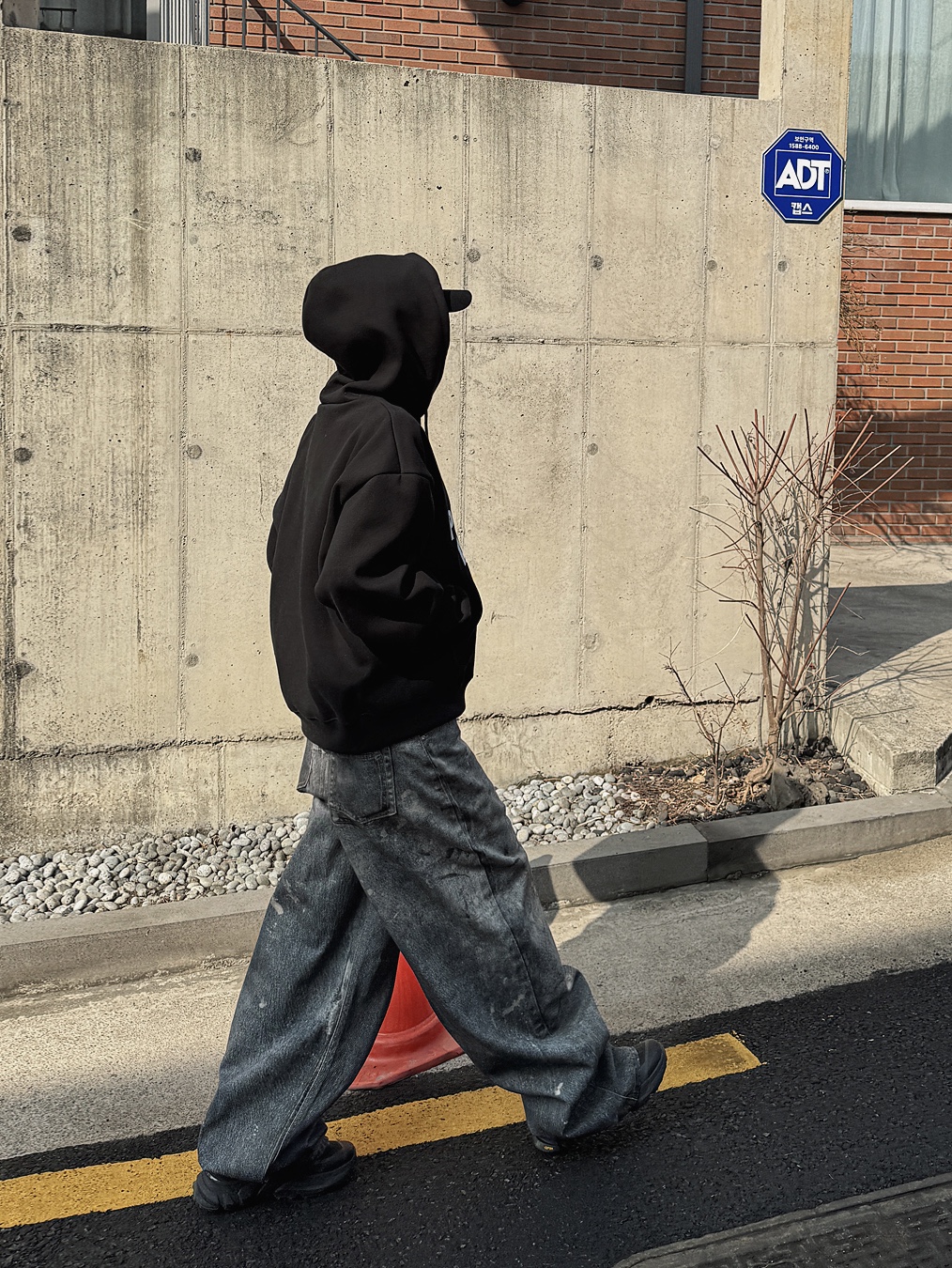 Oakley Light Breathe Triple Black 착용 스타일 - 9