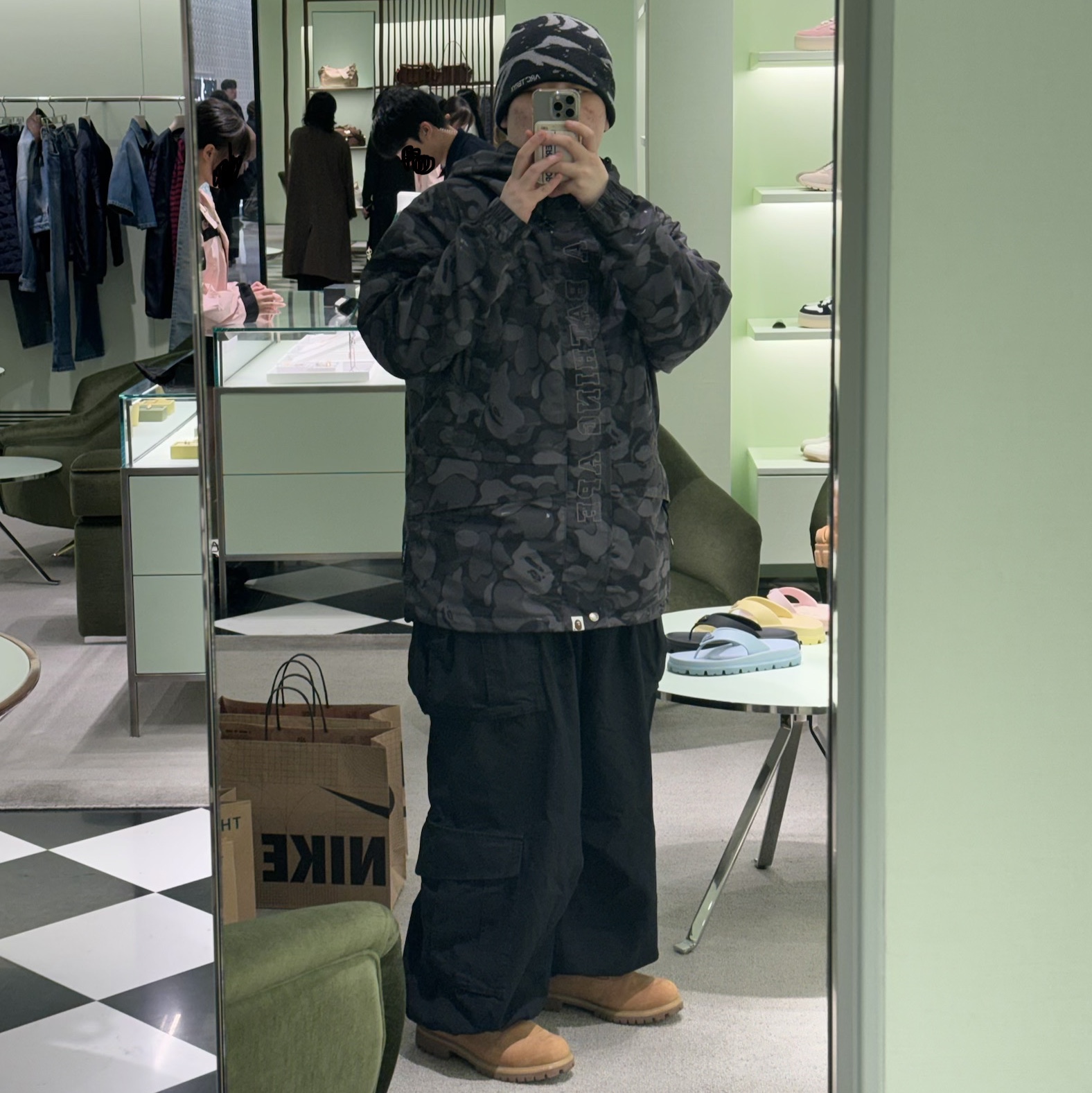 Arc'teryx Grotto Toque Orca, BAPE Laminated Camo Snowboard Jacket Black 착용 스타일