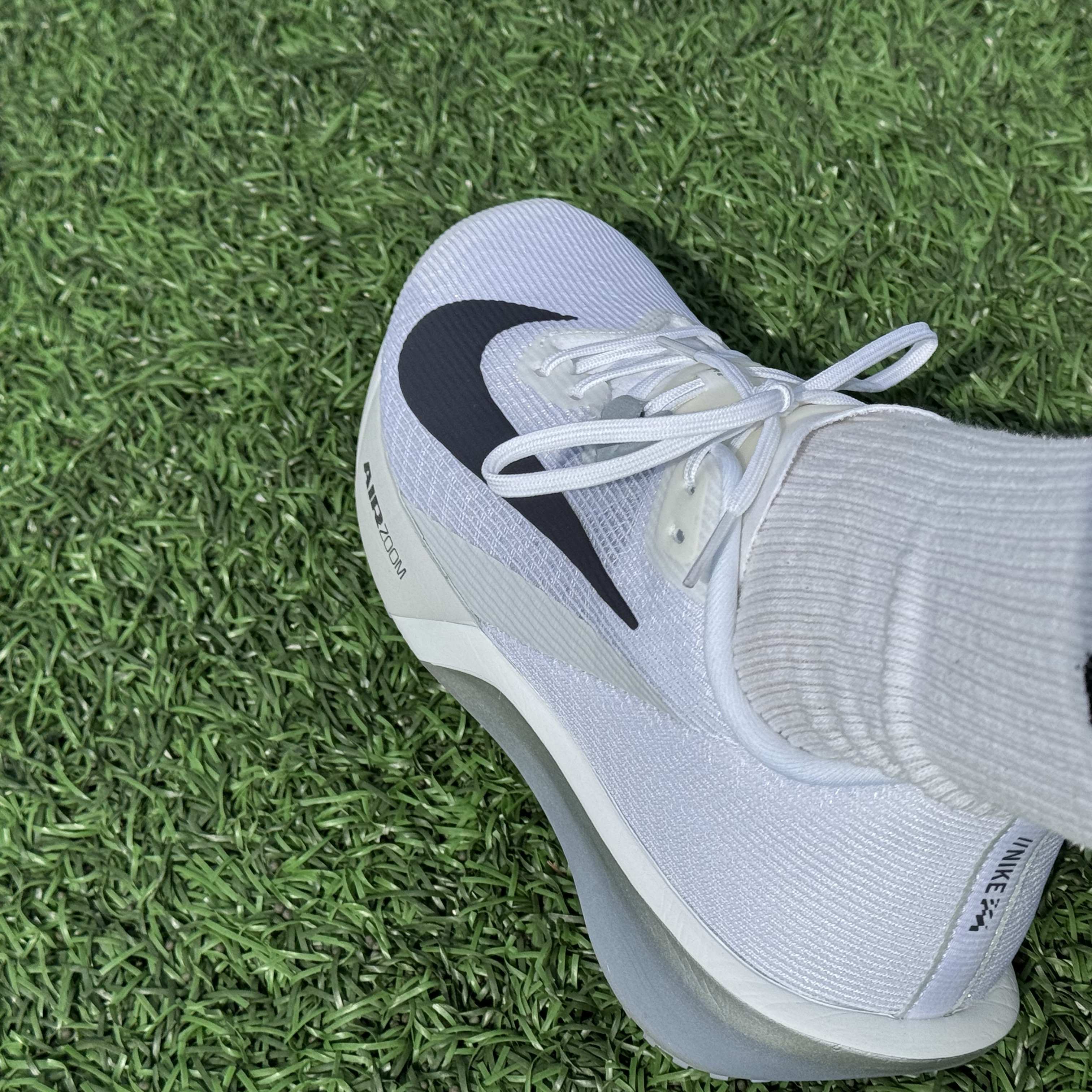 Nike Air Zoom Rival Fly 4 White Pure Platinum 착용 스타일 - 3