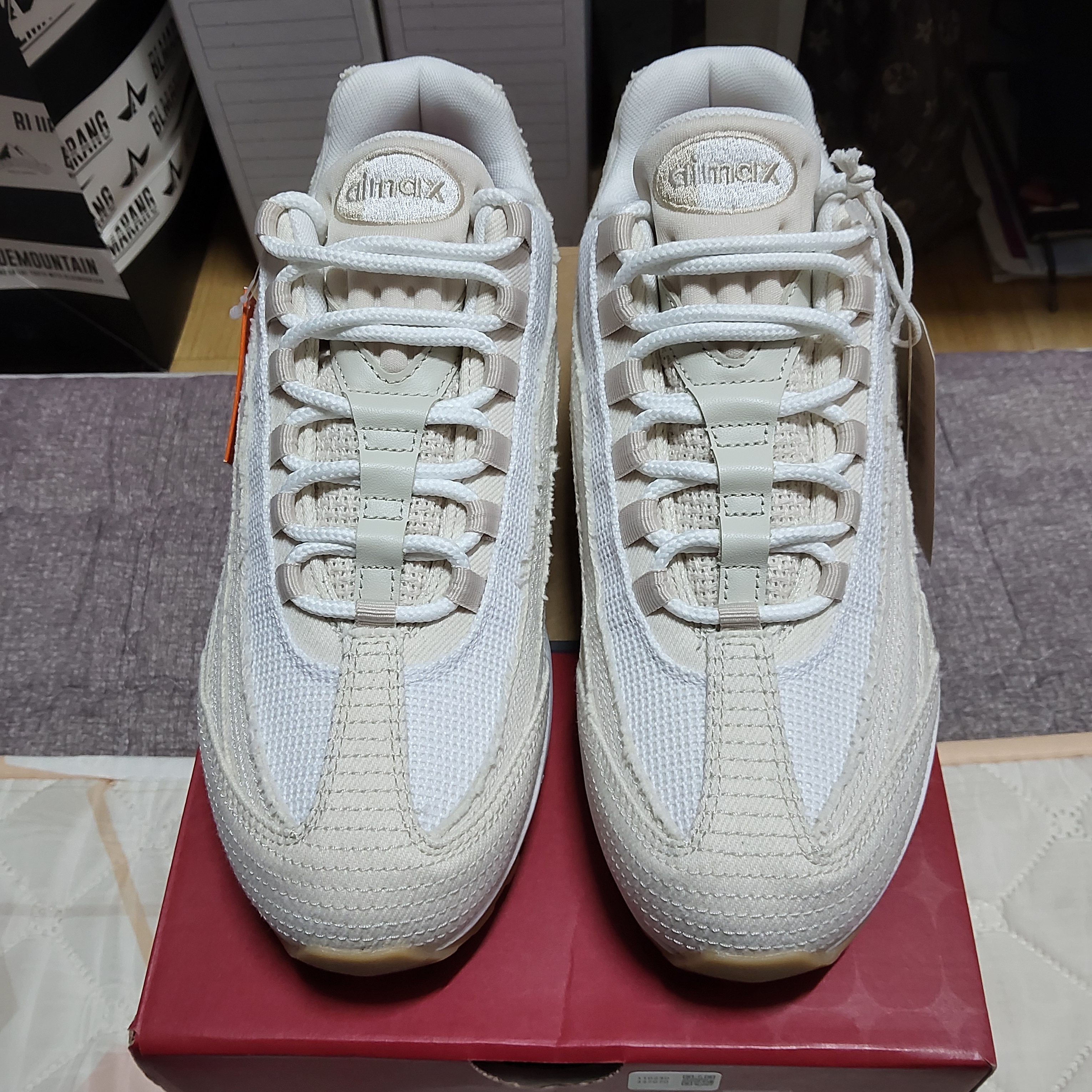 Nike x Levi's Air Max 95 White and Ecru 착용 스타일 - 2