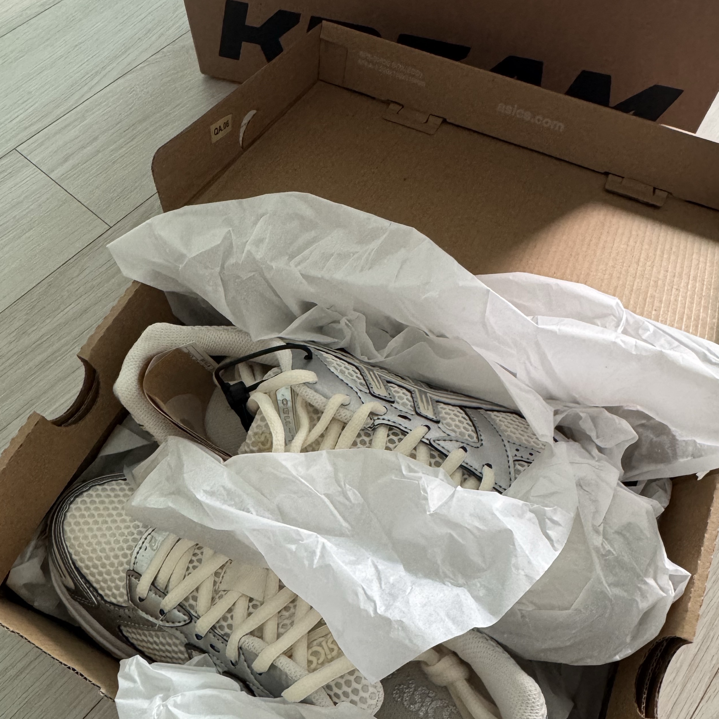(W) Asics Gel-1130 Cream Pure Silver 착용 스타일 - 1
