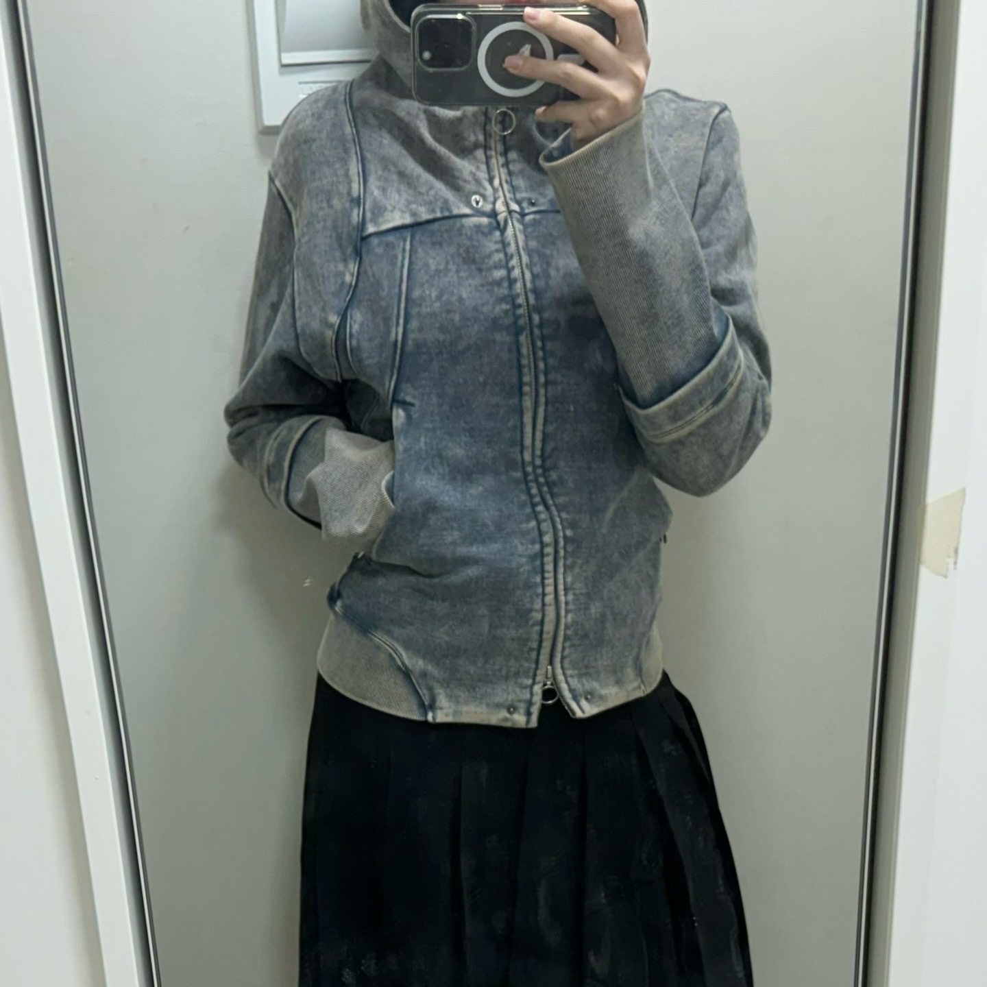 (W) Mischief Rhombus Punching Hoodie Zip Up Bleached Navy 착용 스타일 - 2