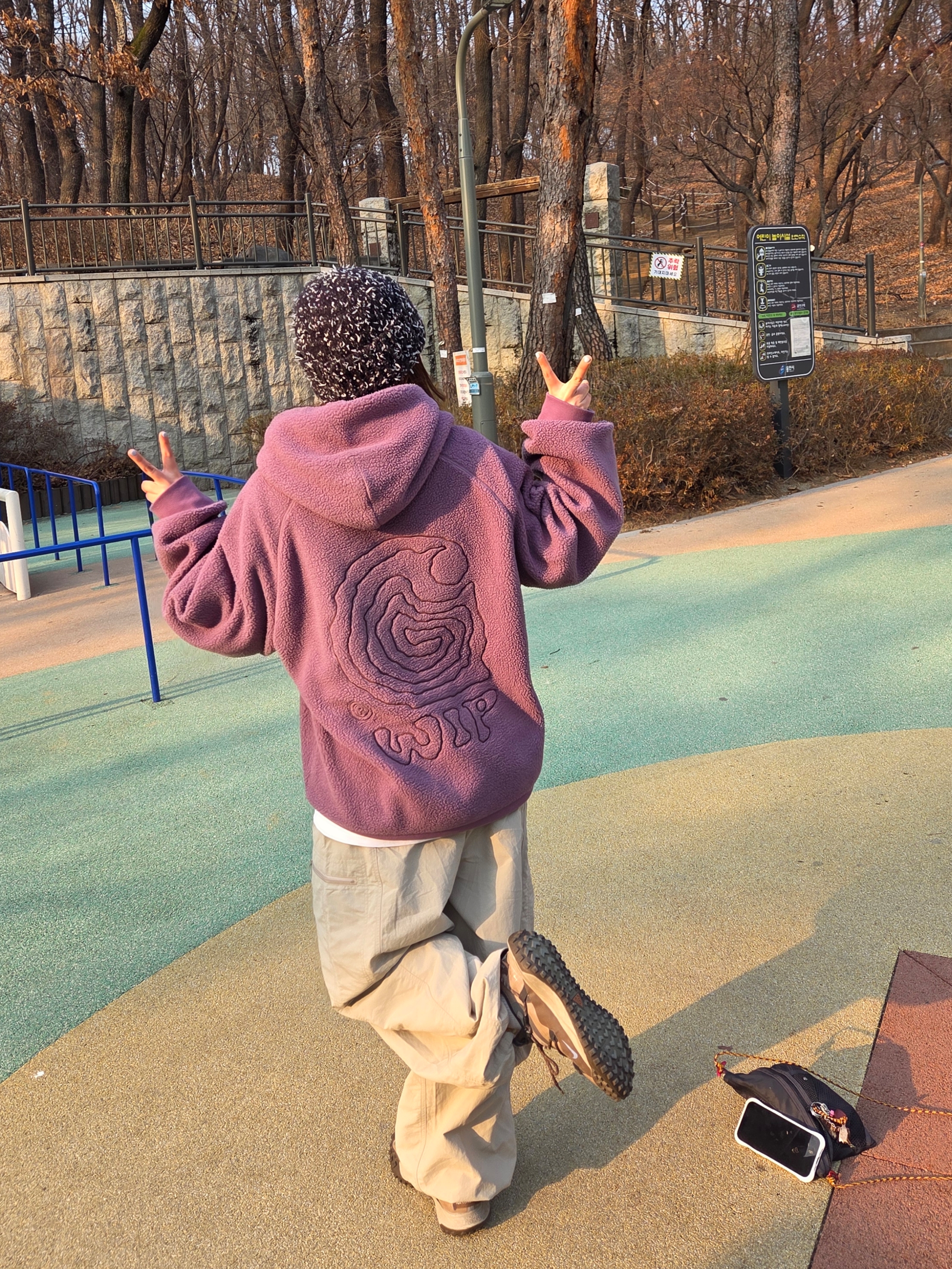 Supreme New Era Tribal S Logo Beanie Navy - 25FW, Ostrya 25FW Bluebird Shearling Fleece Navy 착용 스타일 - 4