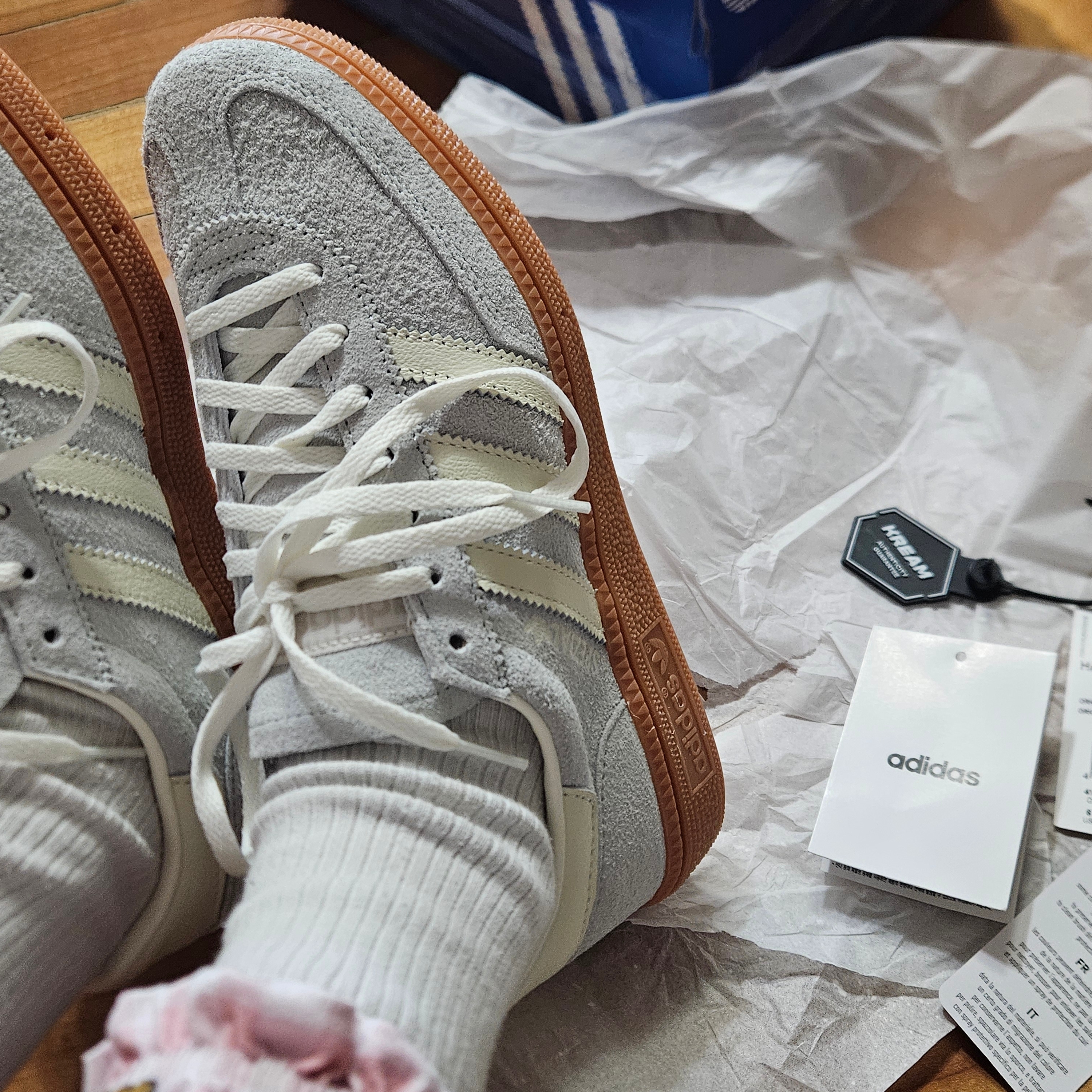 (W) Adidas Spezial Handball Wonder Silver Off White 착용 스타일 - 1