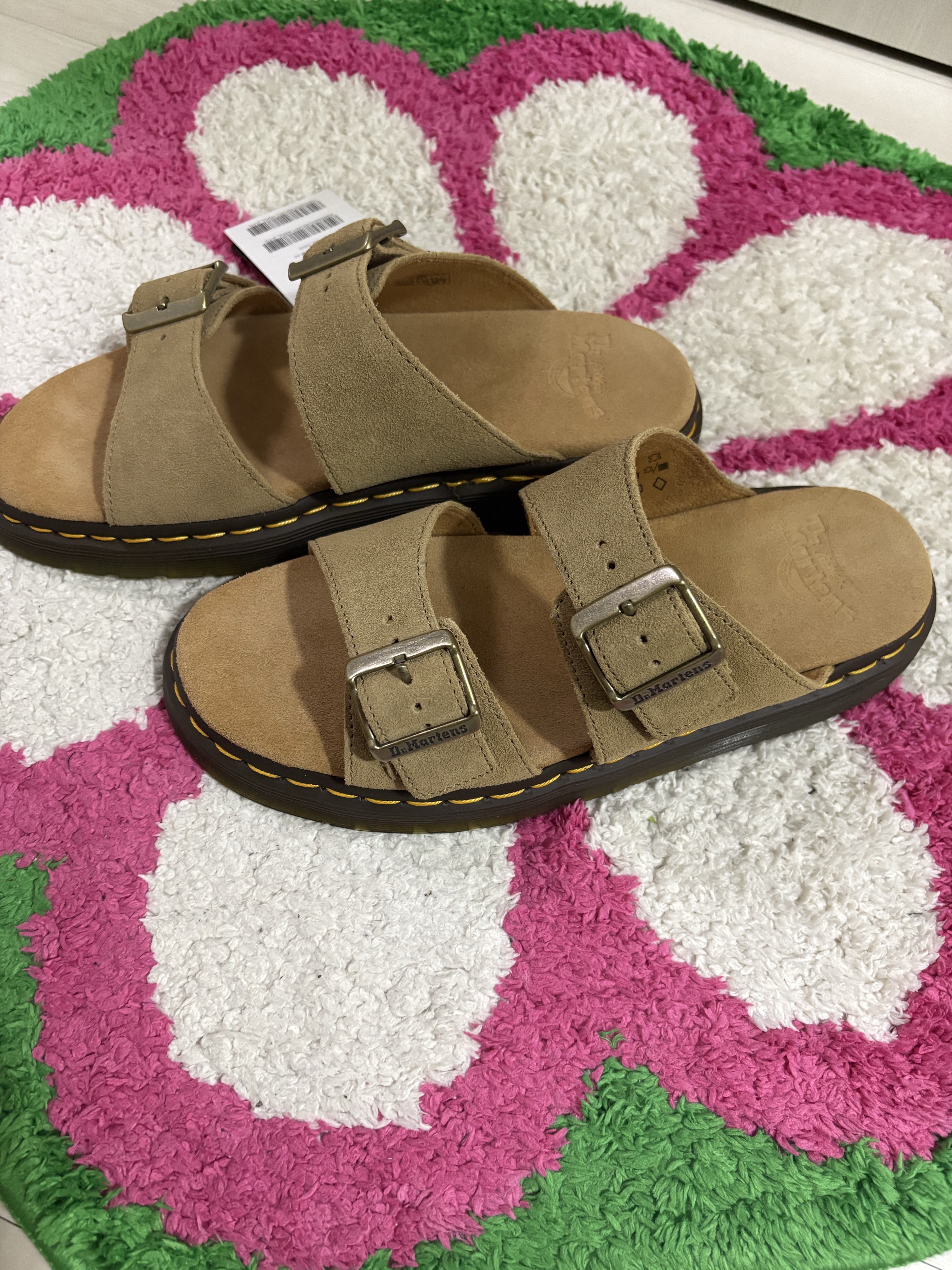 Dr. Martens Josef Suede Slide Sandals Savannah Tan - 25SS 착용 스타일