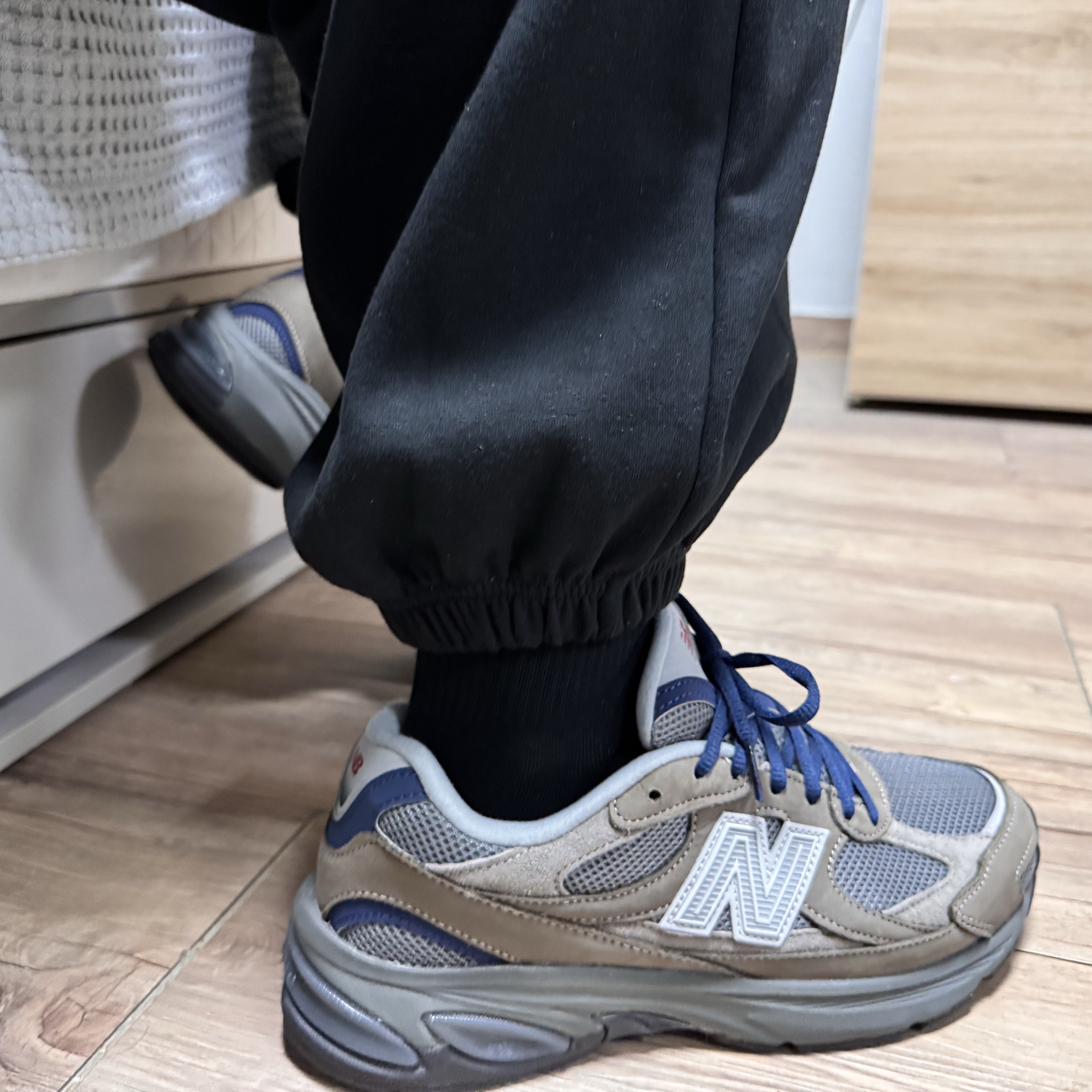 New Balance x Khakis 2010 Abzorb Shadow Brown 착용 스타일 - 1