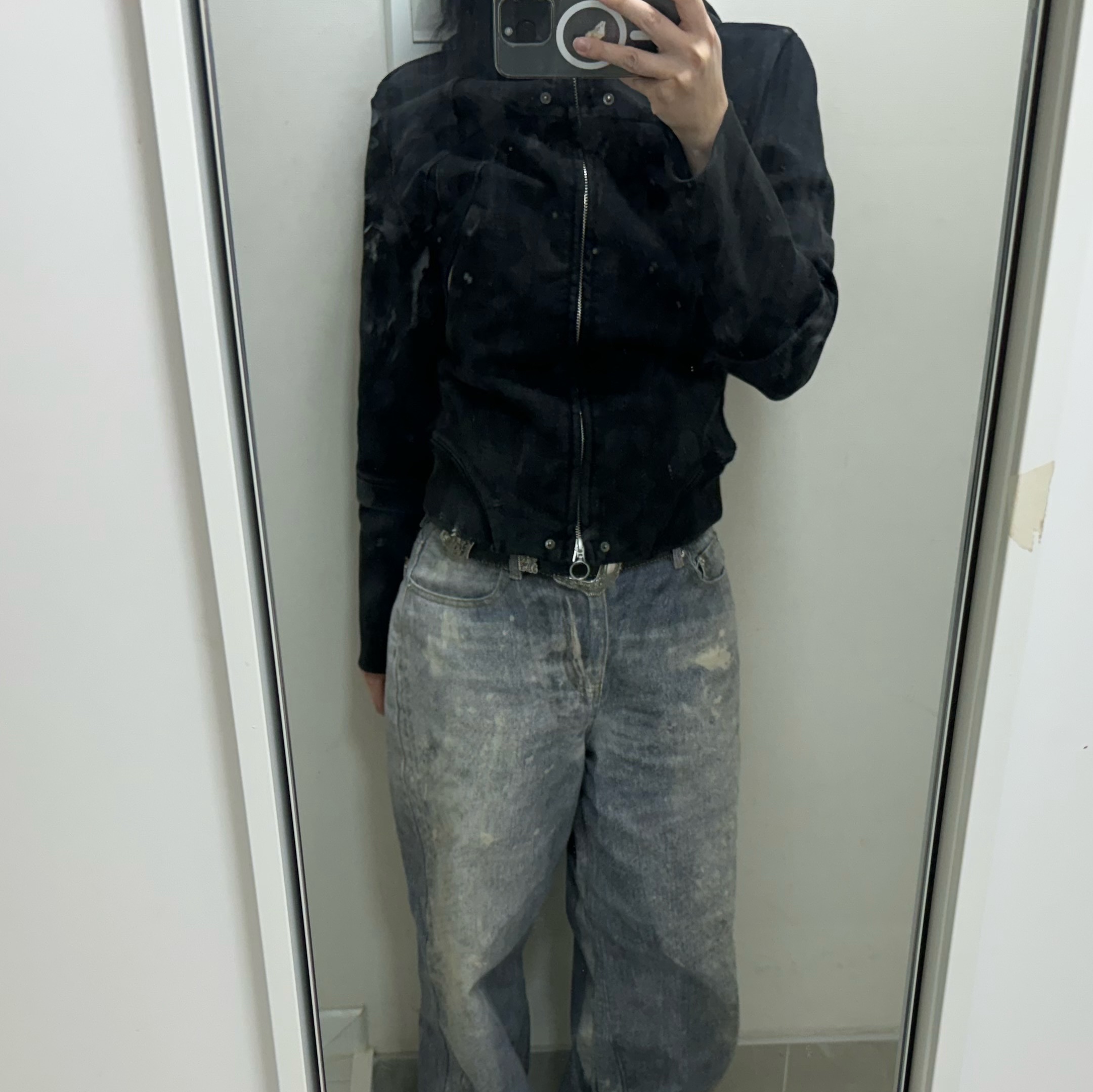 (W) Mischief Rhombus Punching Hoodie Zip Up Washed Black 착용 스타일 - 3