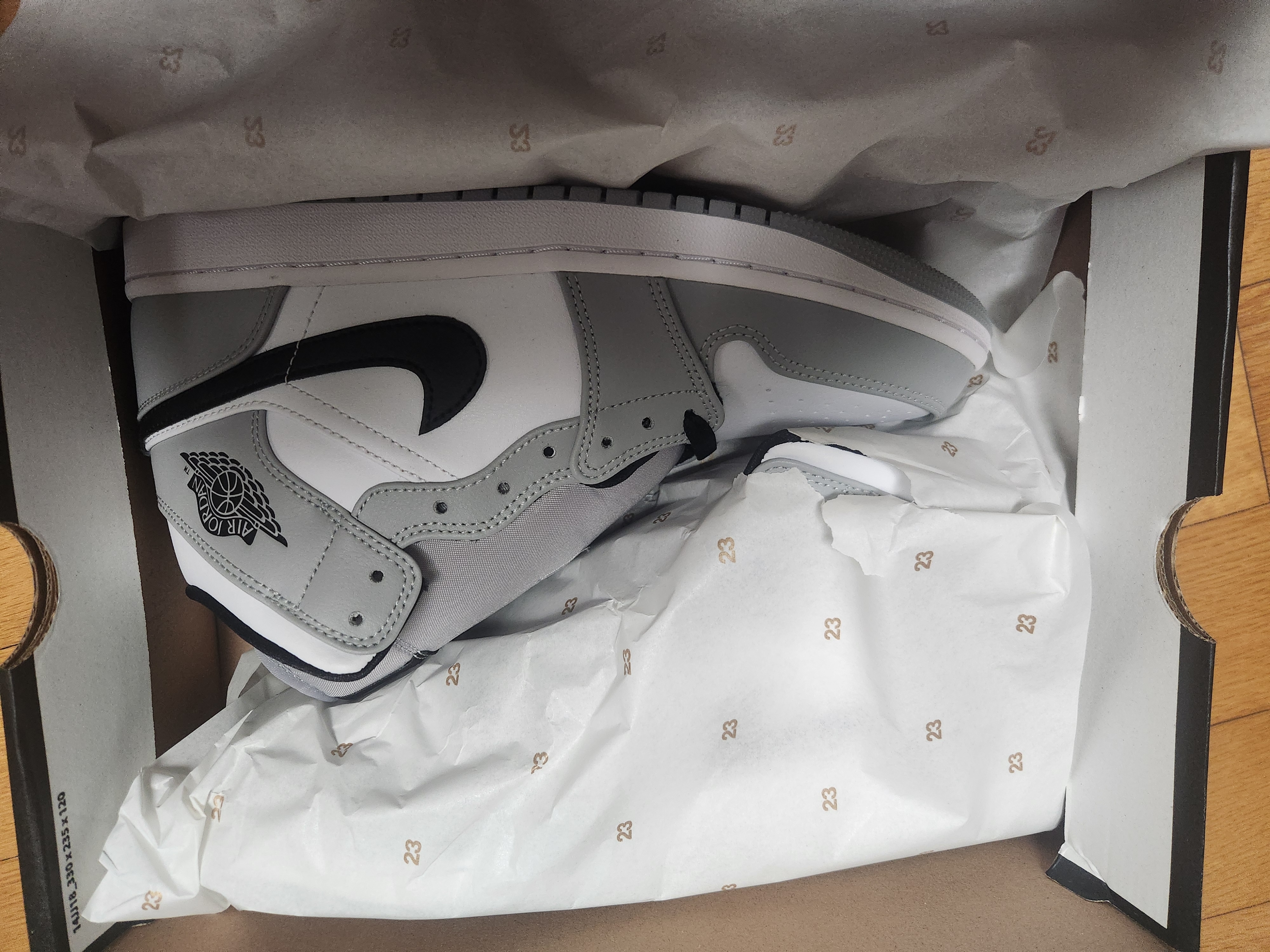 Jordan 1 Mid Light Smoke Grey 착용 스타일