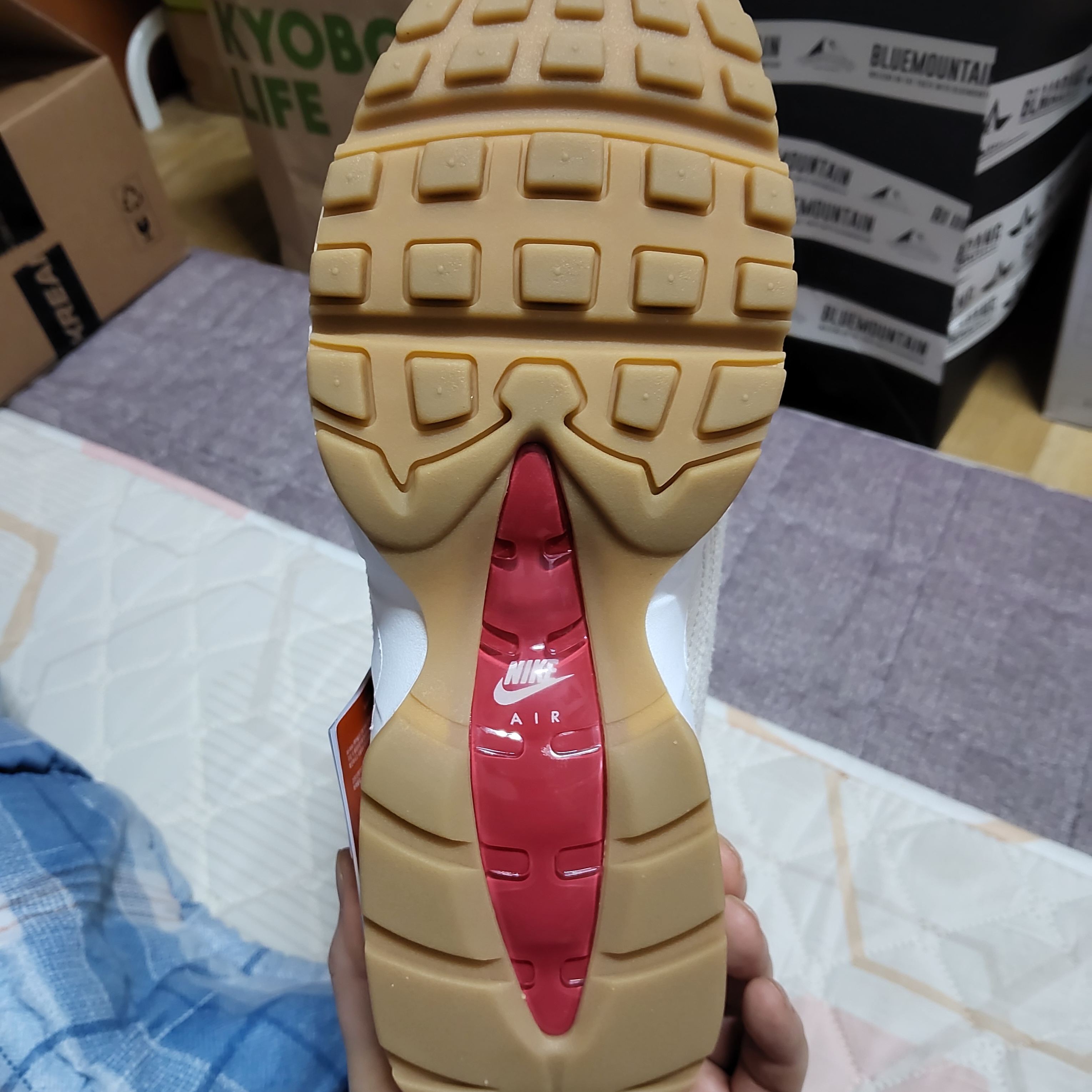 Nike x Levi's Air Max 95 White and Ecru 착용 스타일 - 5