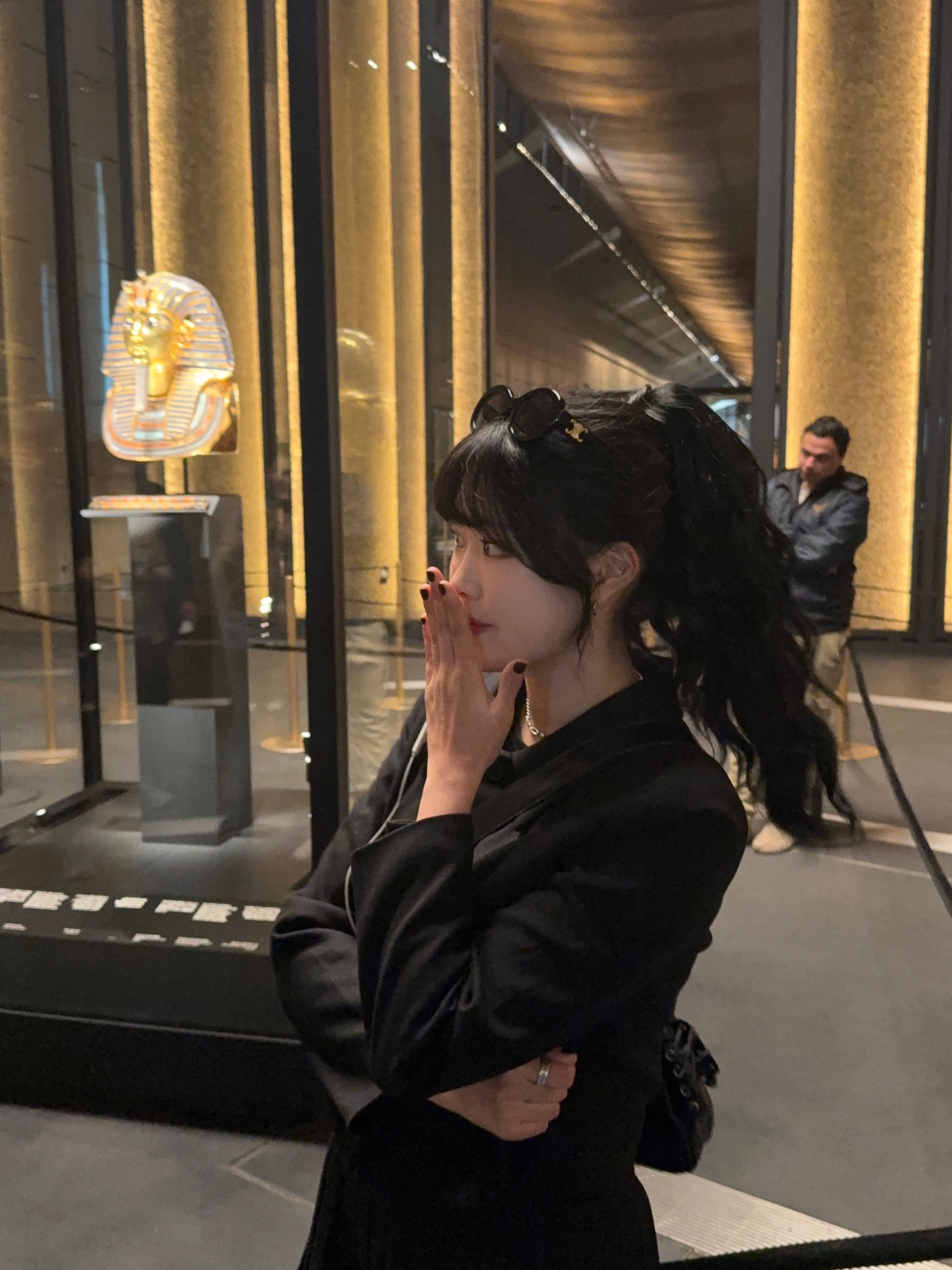 (W) Celine Triomphe 01 Sunglasses in Acetate Black 착용 스타일 - 2