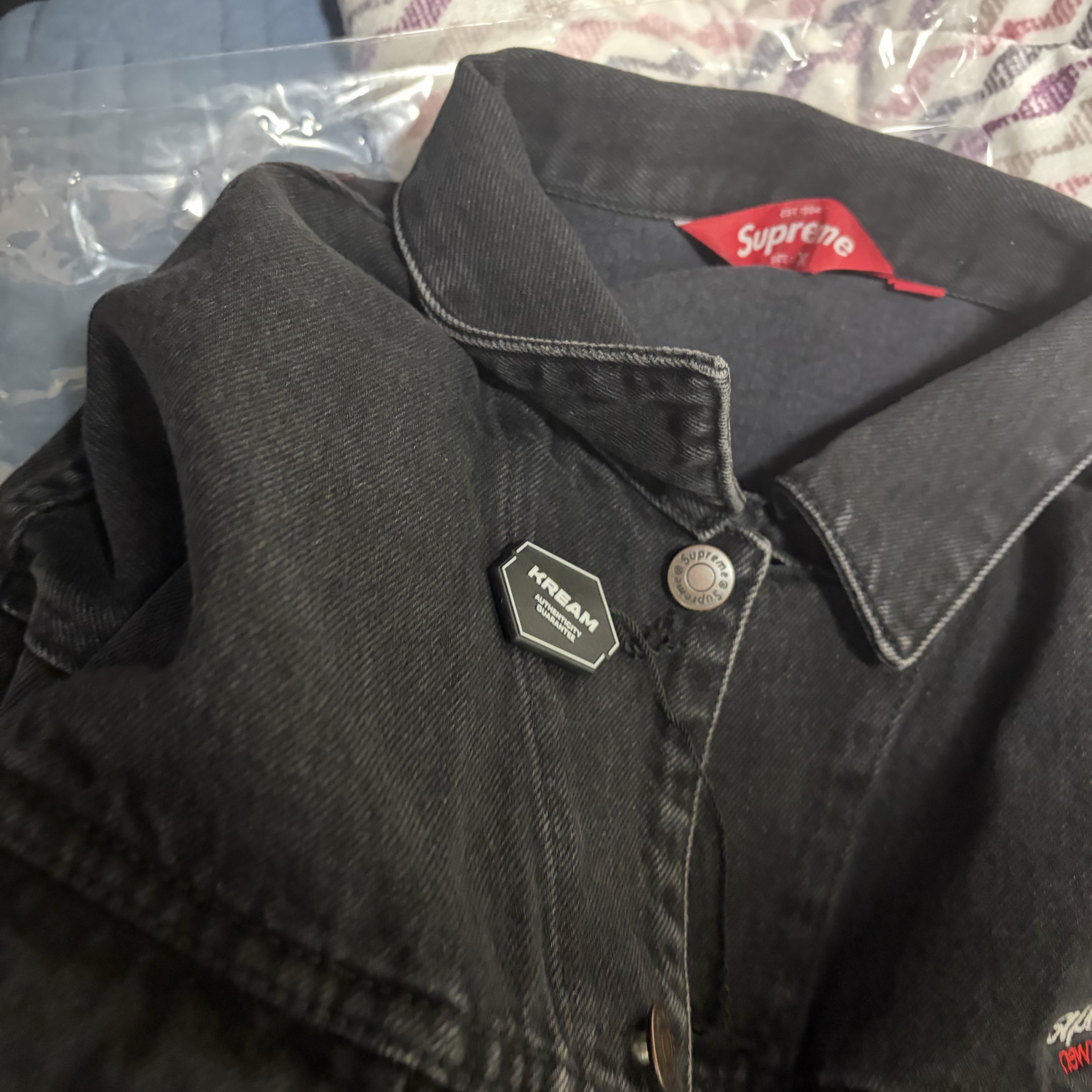Supreme Denim Trucker Jacket Black - 25SS 착용 스타일 - 2