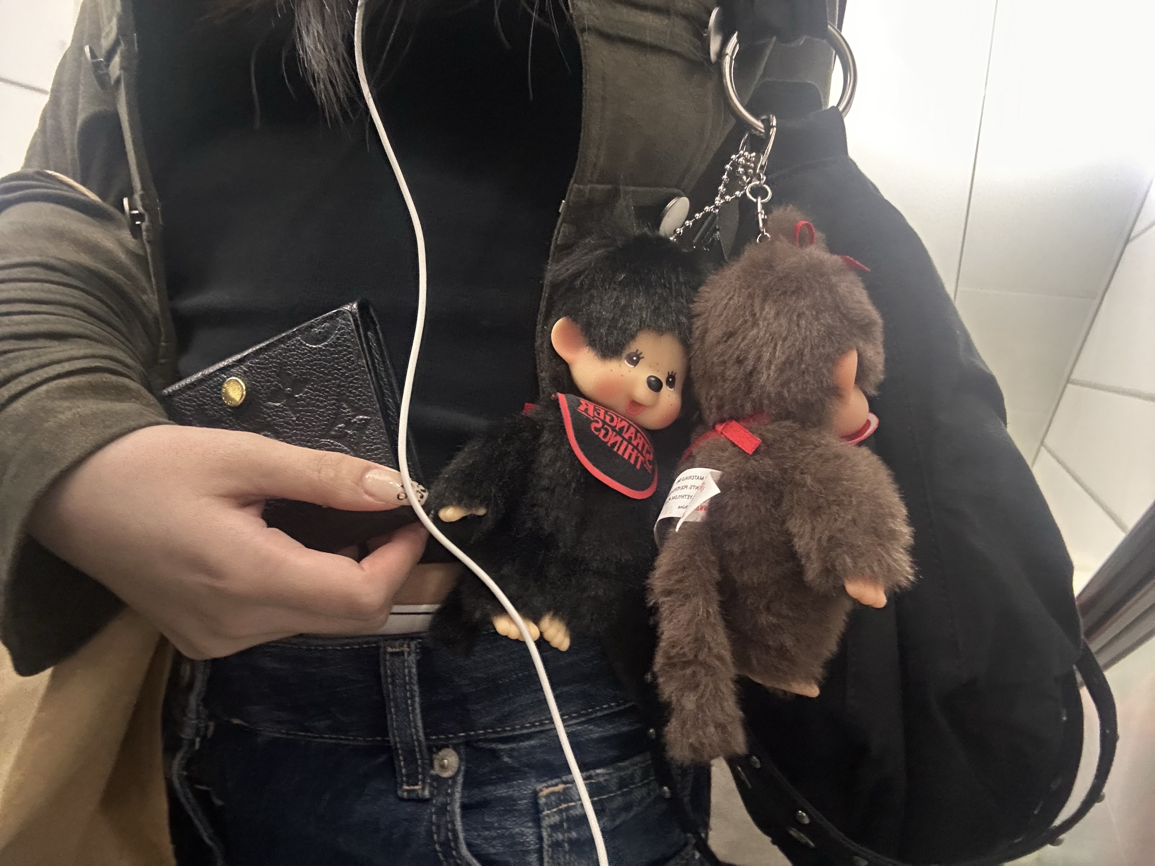 Monchhichi x Strange Things Key Chain Black Red, Louis Vuitton Business Card Holder Monogram Embossed Leather Black 착용 스타일
