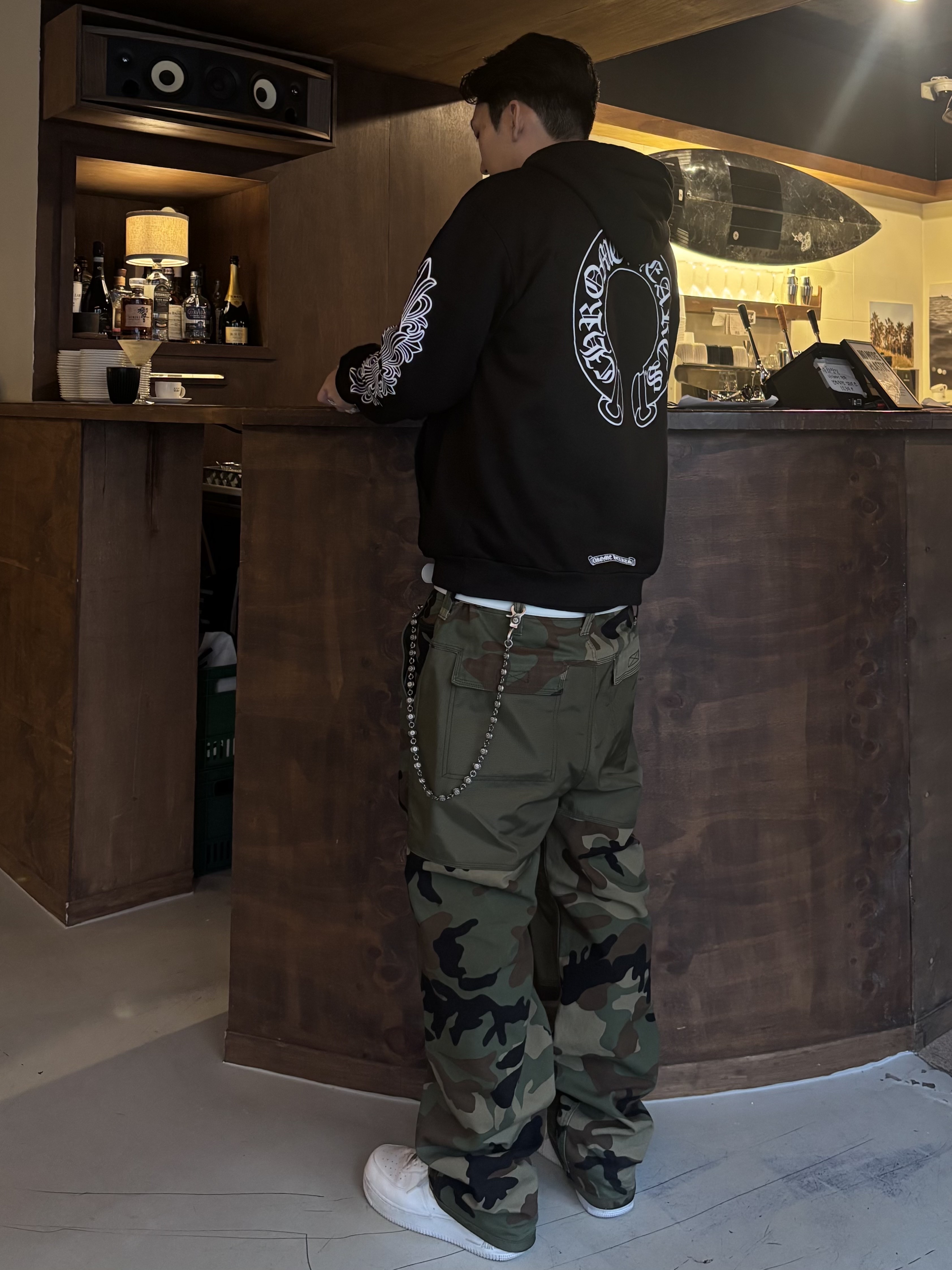 Chrome Hearts Horseshoe Floral Hoodie Black, Stussy Utility Pants Woodland Camo 착용 스타일 - 4