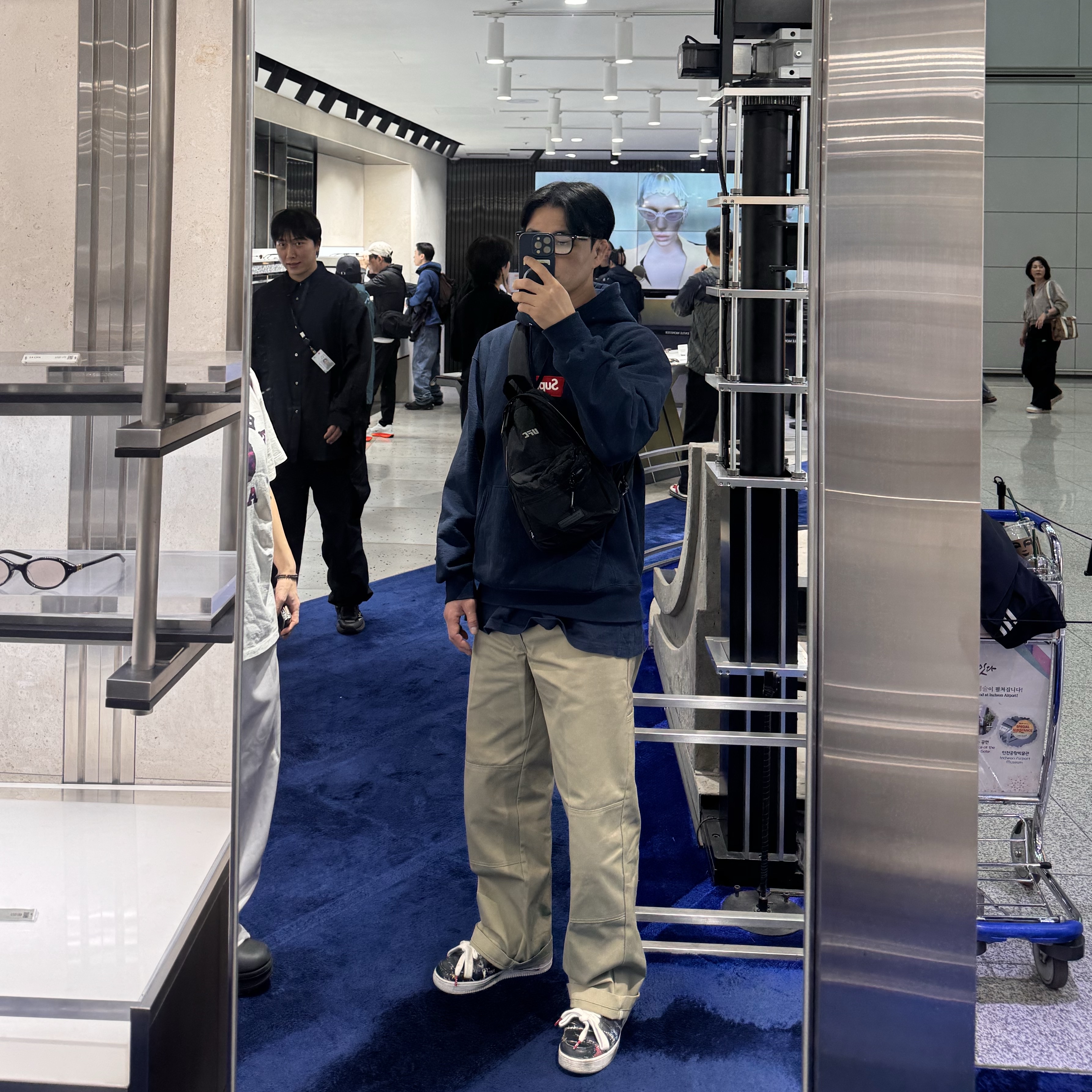 Nike x Peaceminusone Air Force 1 Low Para-Noise 3.0 Black and Multicolor, Dickies Loose Fit Double Knee Work Pants Khaki 착용 스타일 - 2