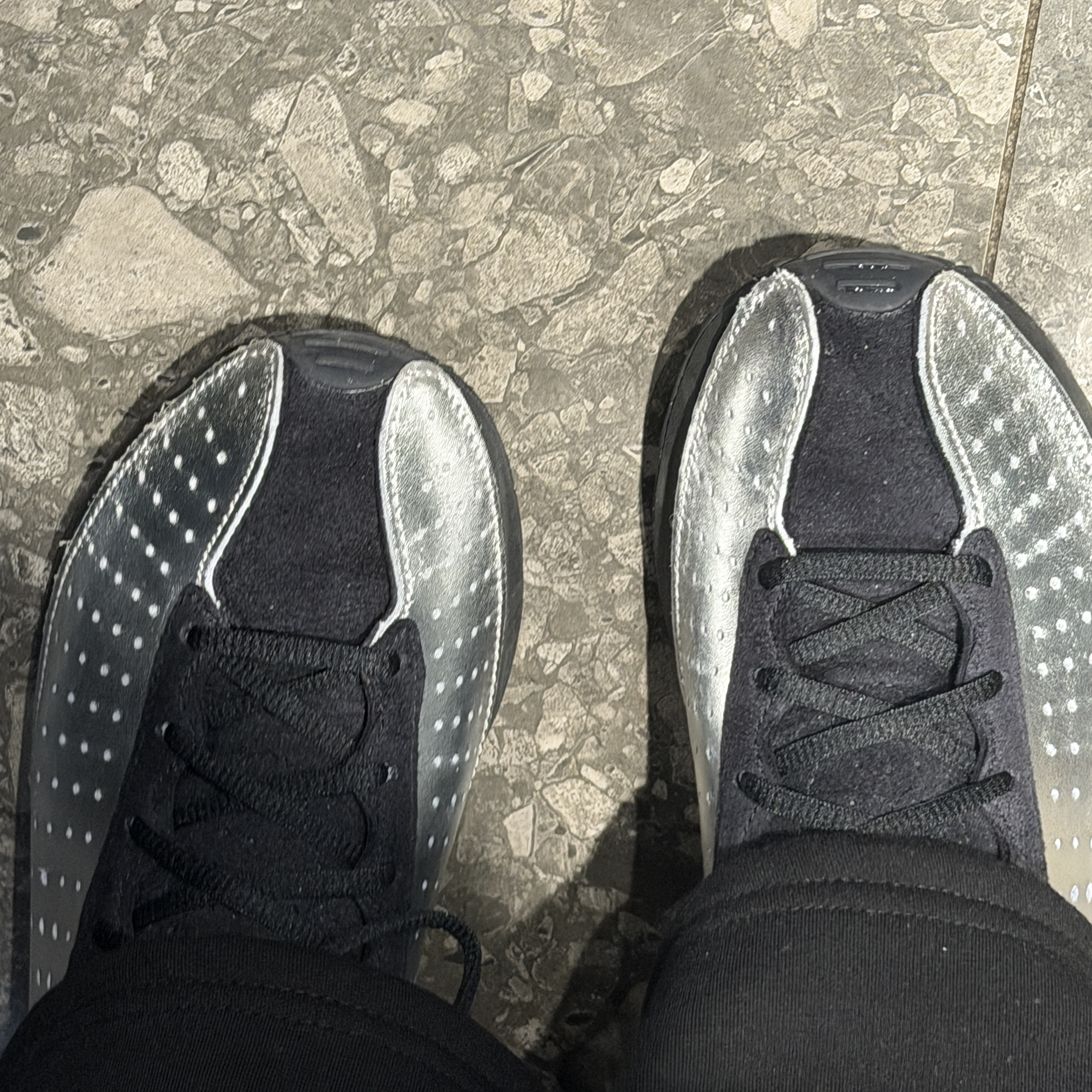 (W) Nike Air Superfly Metallic Silver and Black 착용 스타일