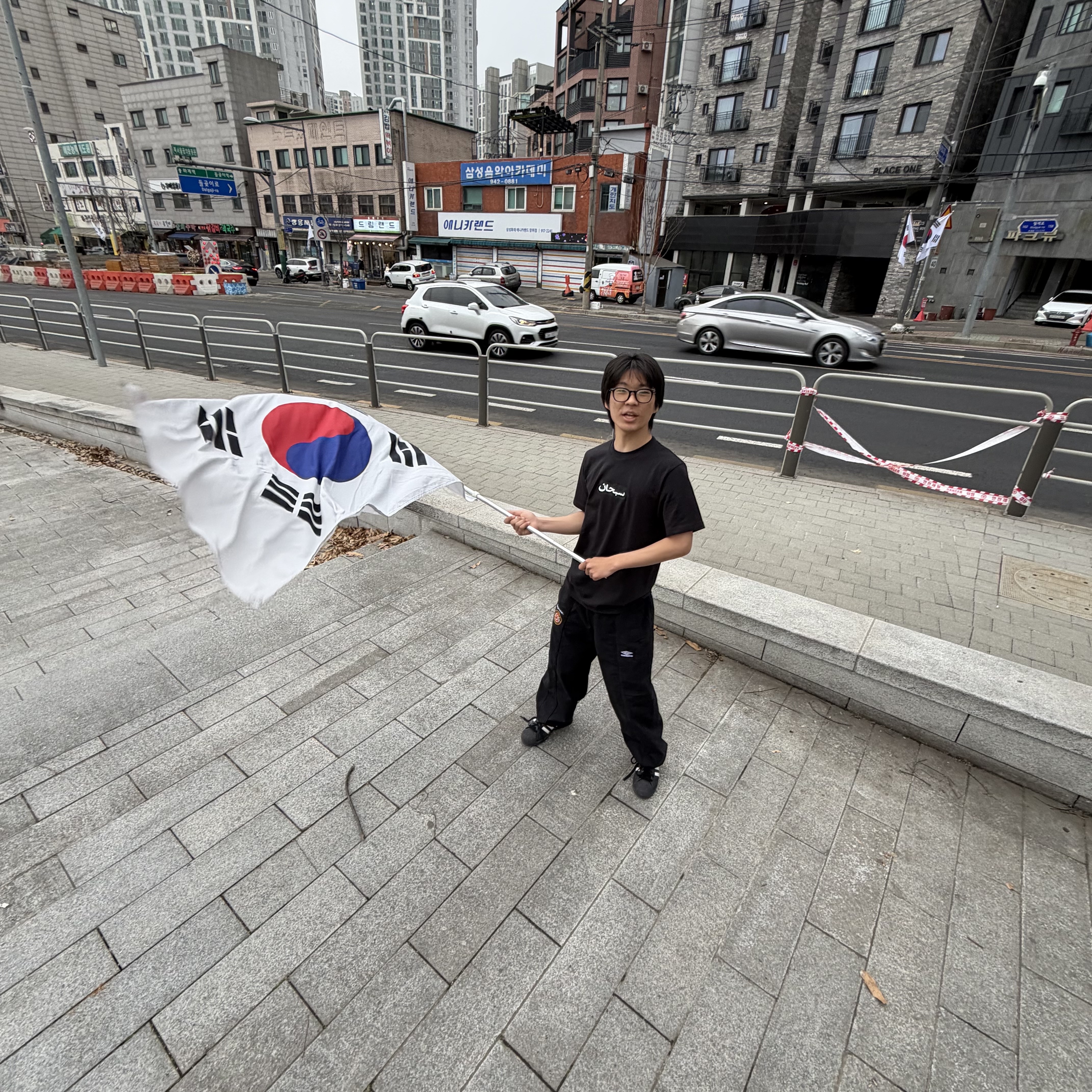 Supreme x Umbro Cotton Ripstop Track Pant Black - 26SS, Supreme Arabic Box Logo T-Shirt Black - 26SS 착용 스타일