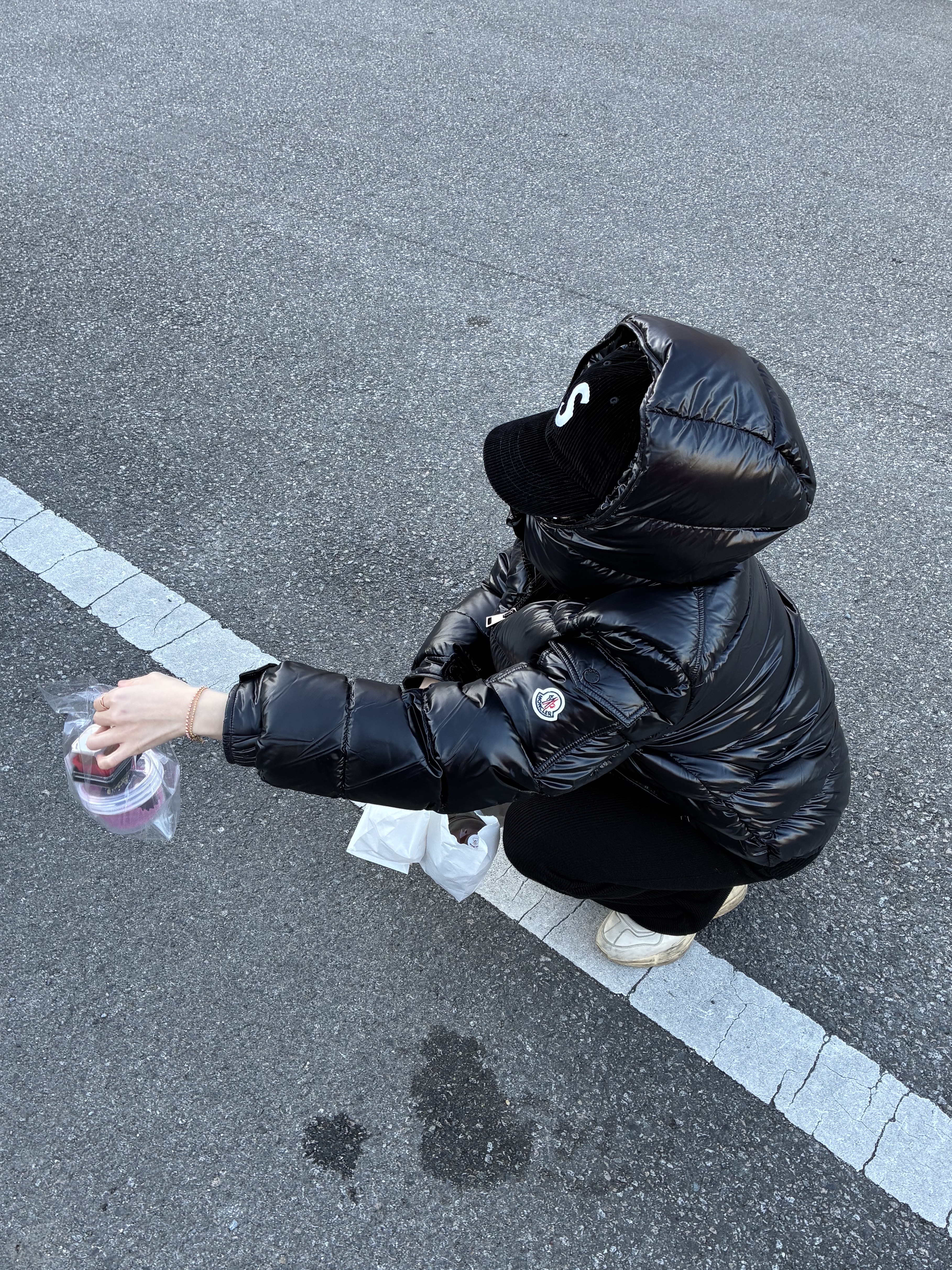 Supreme Corduroy S Logo 6-Panel Black - 23FW 착용 스타일