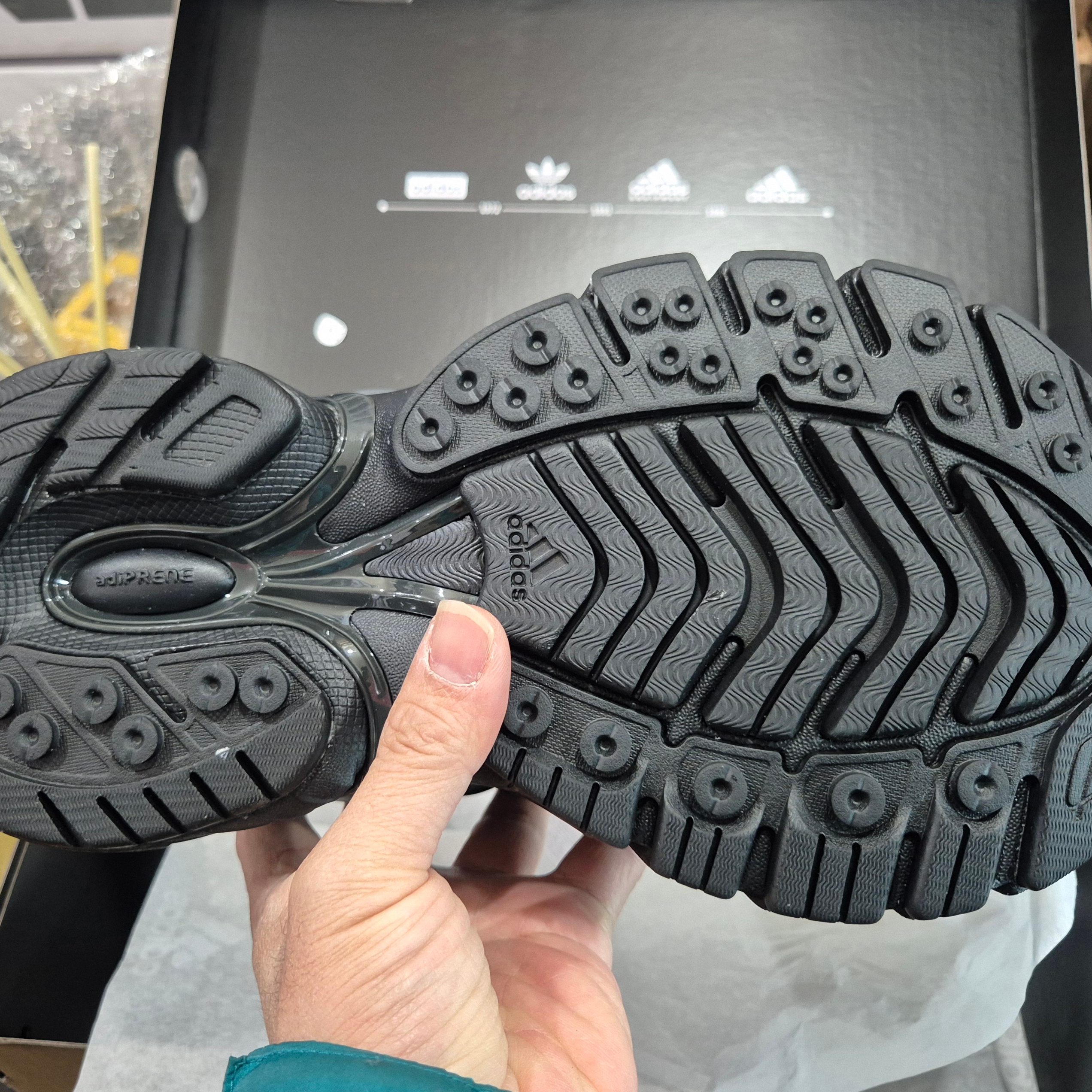 Adidas x Pharrell Williams Virginia Adistar Jellyfish Triple Black 착용 스타일 - 3