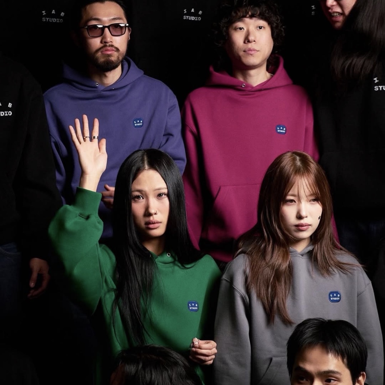 IAB Studio IAB Patch Hoodie Blue 착용 스타일 - 3