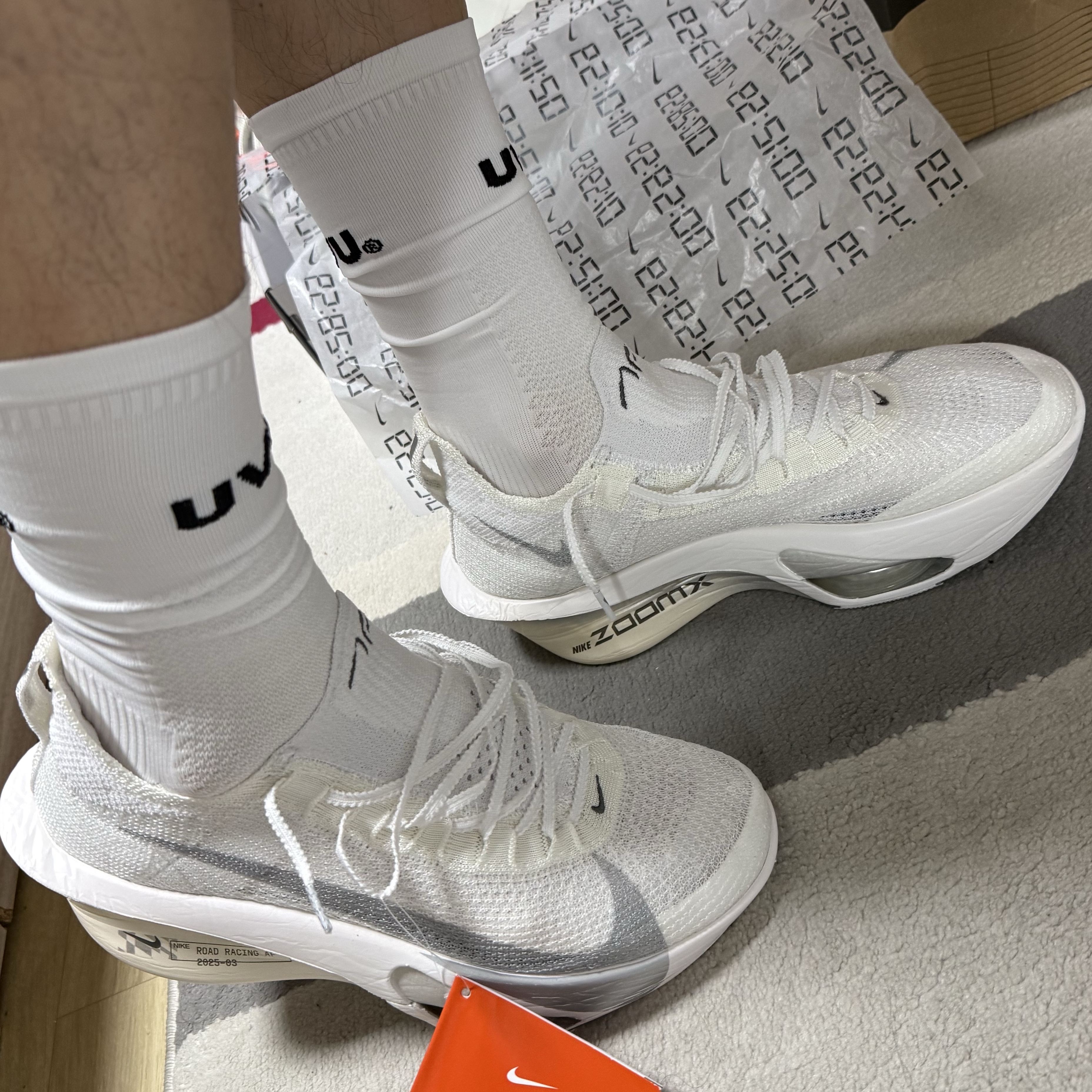 Nike Air Zoom Alphafly Next% 3 Platinum Tint Reflect Silver, UVU Running Sock White 착용 스타일