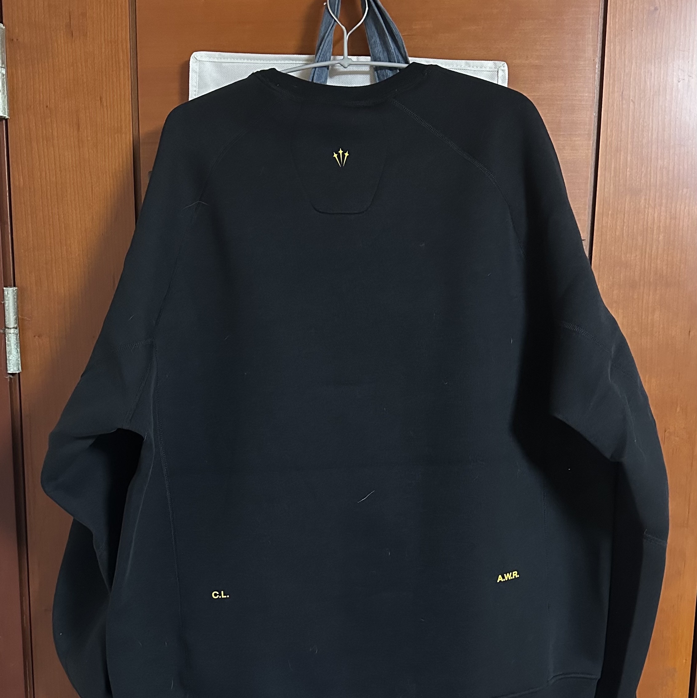Nike x Drake Nocta Tech Fleece Crew Black (FD8457-010) 착용 스타일 - 2