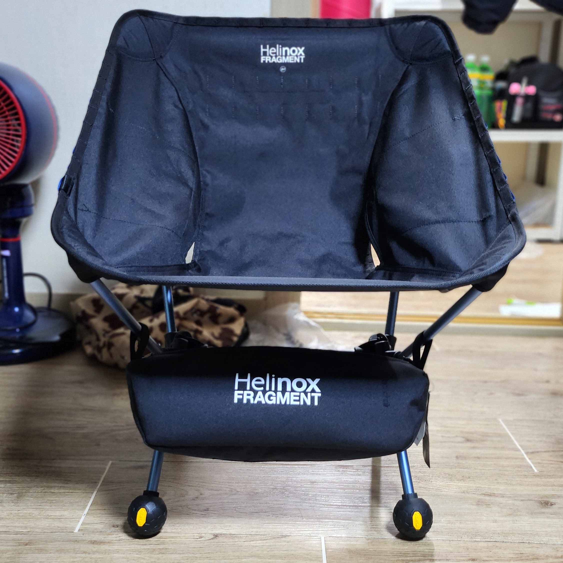 Helinox x Fragment Design Tactical Chair Black Navy, Helinox Vibram Ball Feet 45mm Black 착용 스타일 - 3