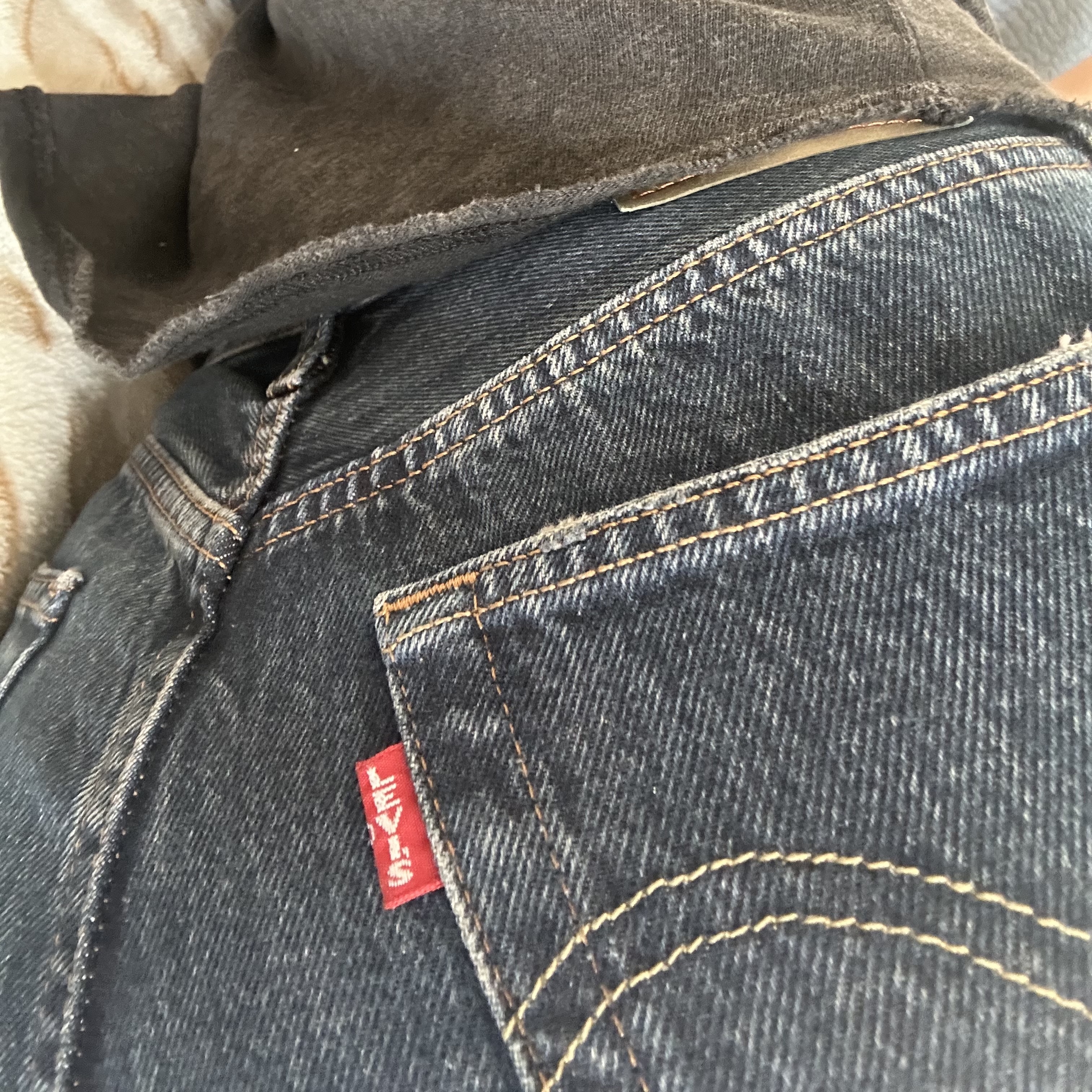Levi's 501 Original Fit Jean Midium Indigo 착용 스타일 - 1
