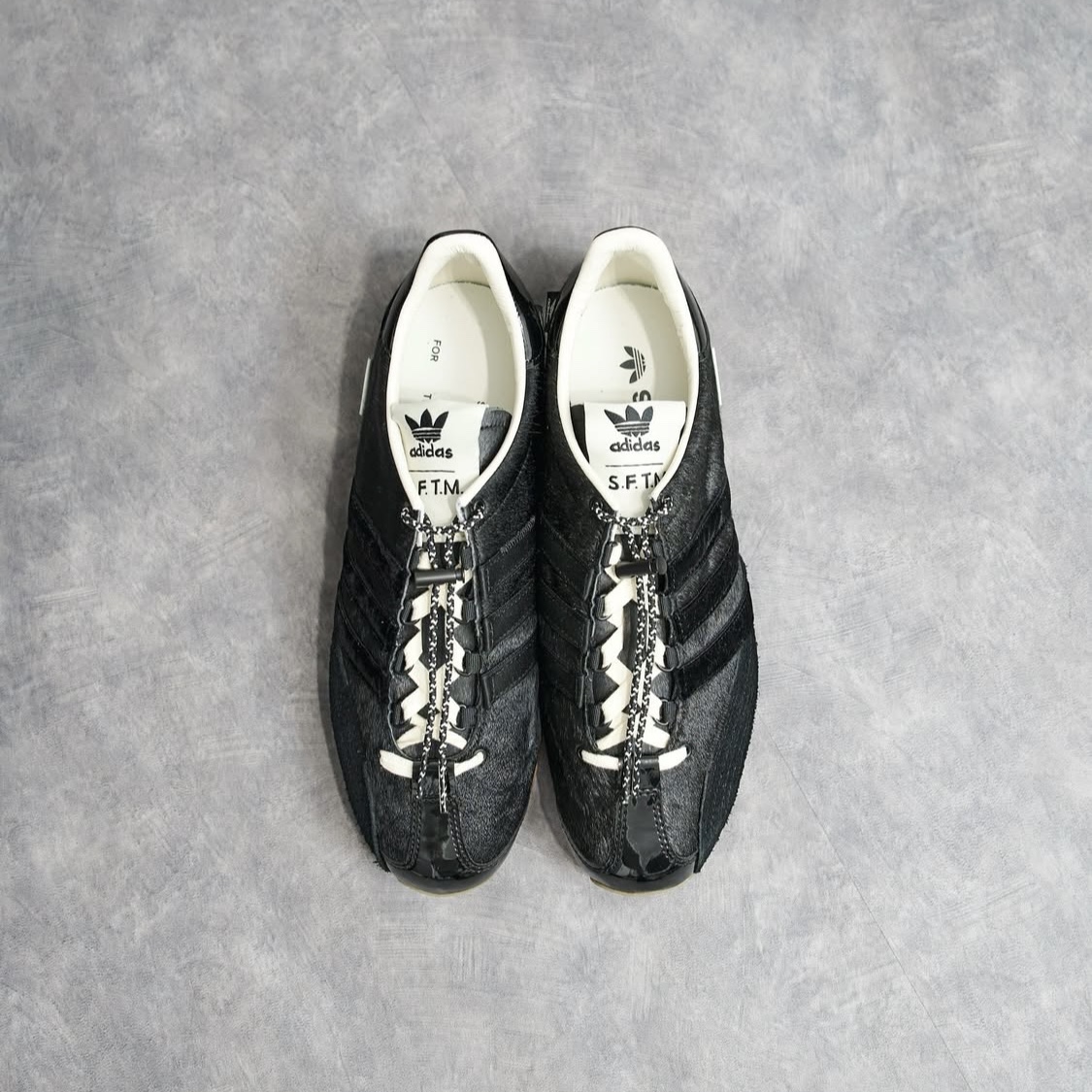 Adidas x Song for the Mute Country OG Core Black Cream White 착용 스타일