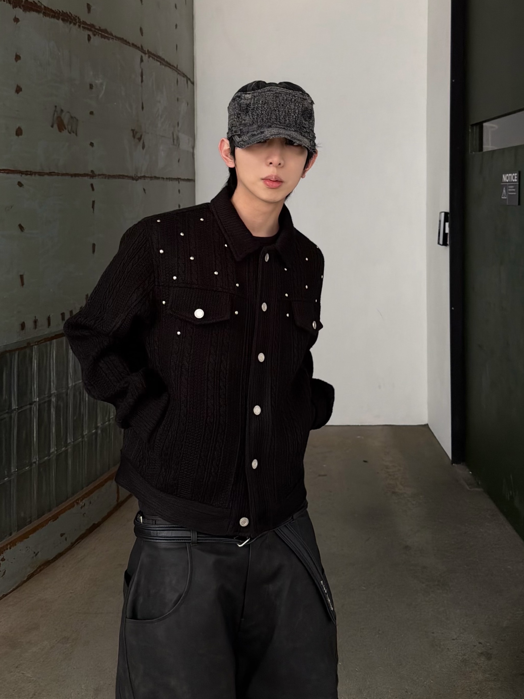 Kapital 11.5 oz. Black Denim The Old Man And The Sea Cap Crash Remake Black, MJD x Koin Seoul 3D Knee Eco Leather Pants Black 착용 스타일 - 3