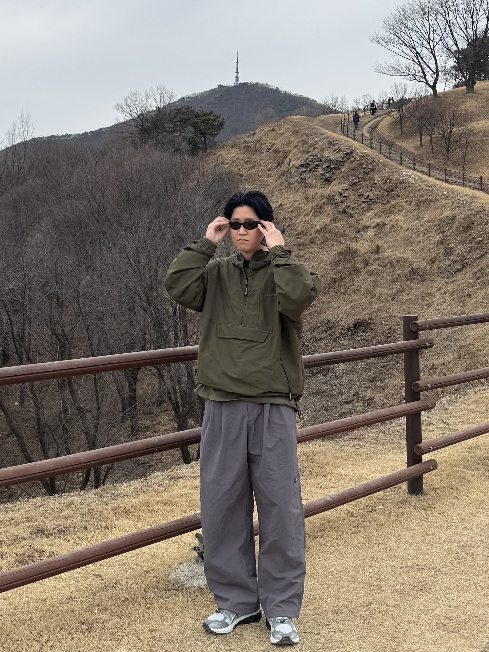 Oakley Eye Jacket Redux Matte Black Frame Prizm Grey Lenses High Bridge Fit, Asics x Sansan Gear Gel-Terrain Grey Violet Jolly Green 착용 스타일 - 2