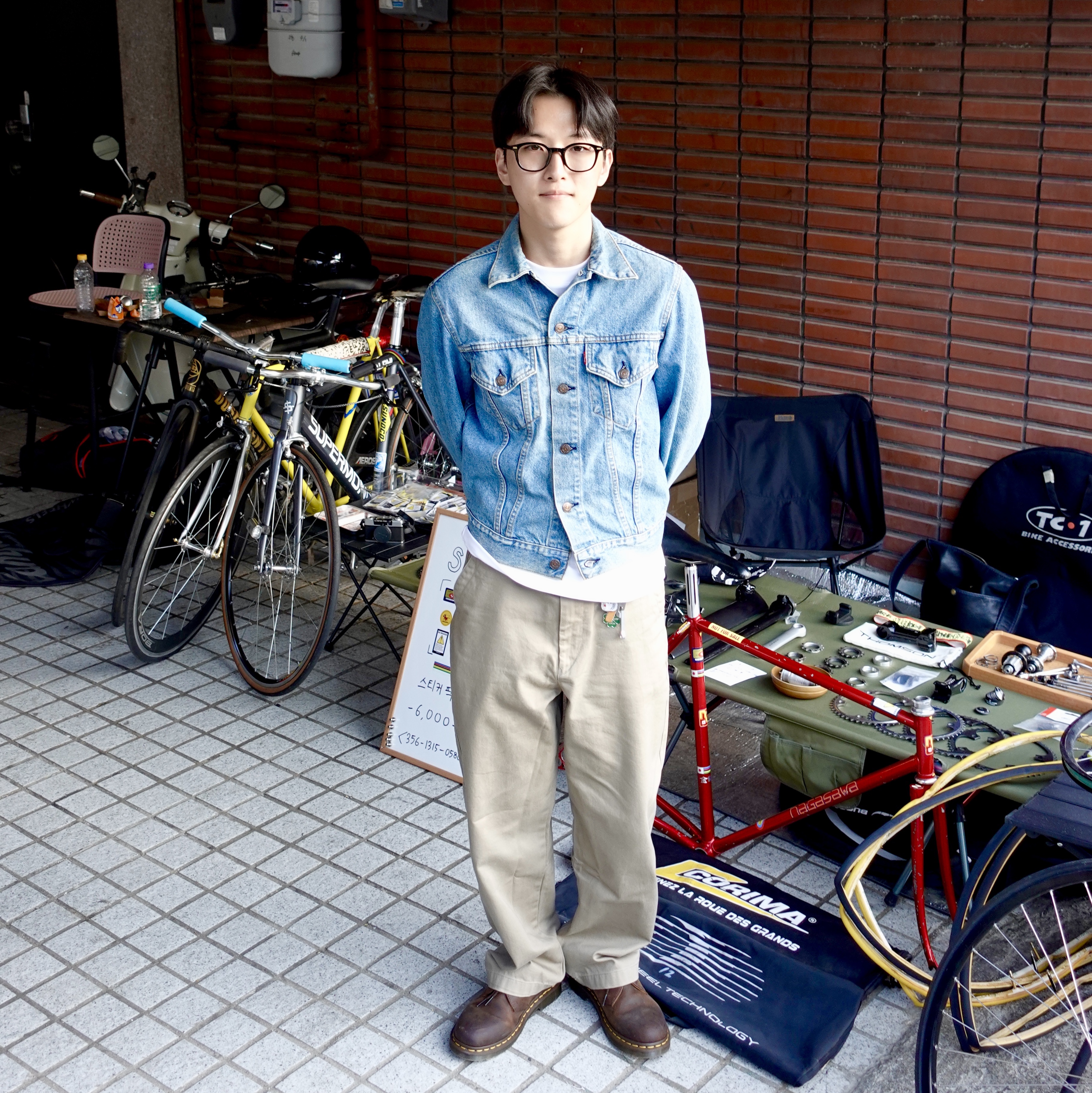 Dr. Martens 1461 Crazy Horse Dark Brown 착용 스타일 - 1