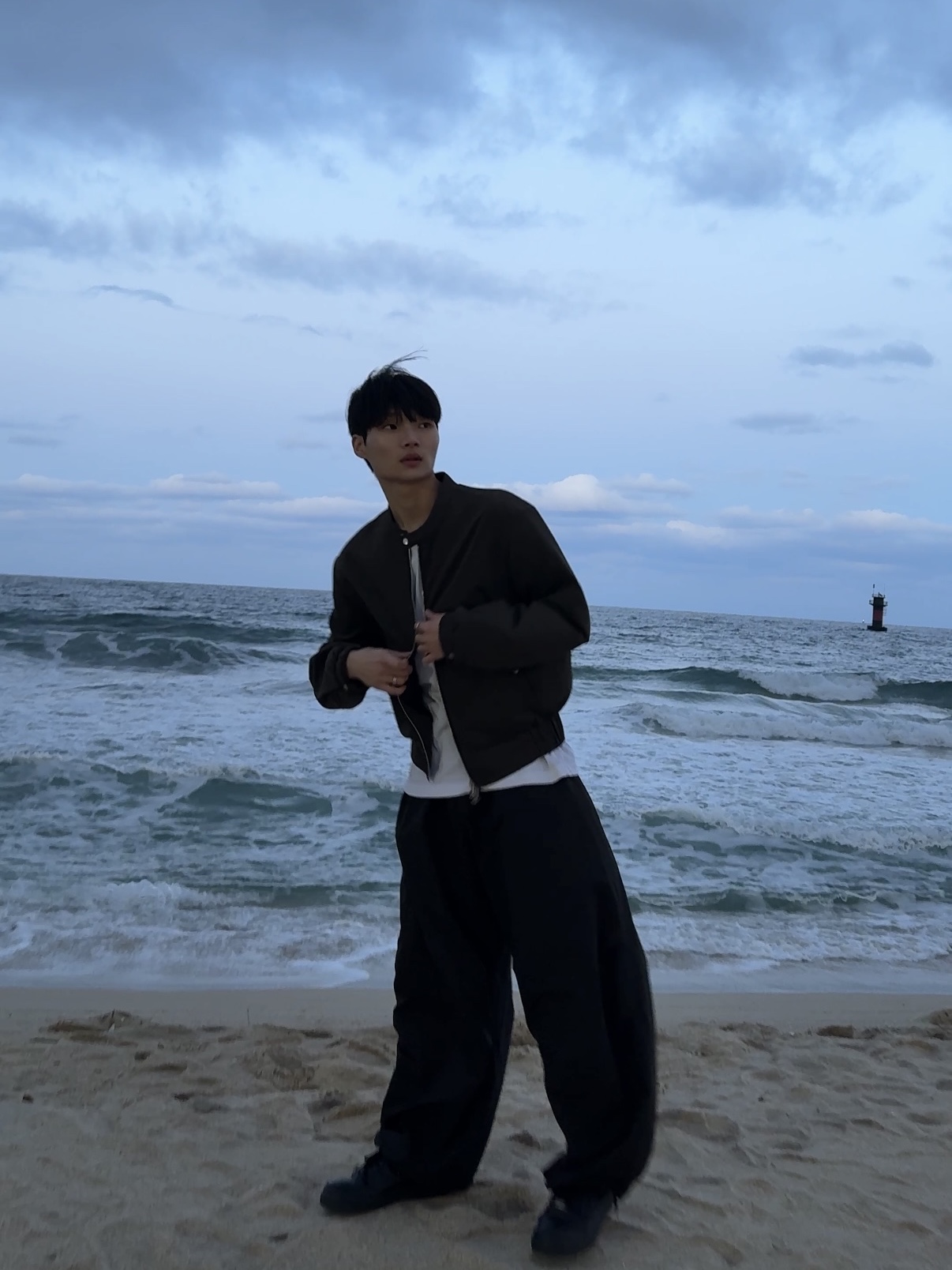 TNGT Vintage Short Jumper Khaki, Amomento Drawstring Denim Pants Black 착용 스타일 - 2