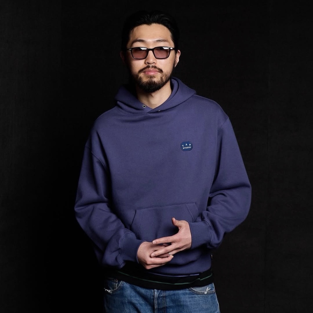 IAB Studio IAB Patch Hoodie Blue 착용 스타일 - 2