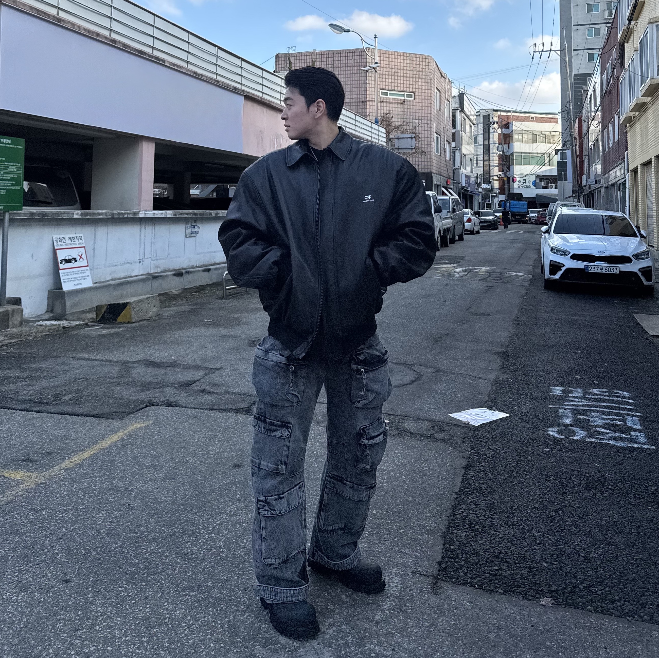 Balenciaga Sporty B Taxi Blouson Black 착용 스타일