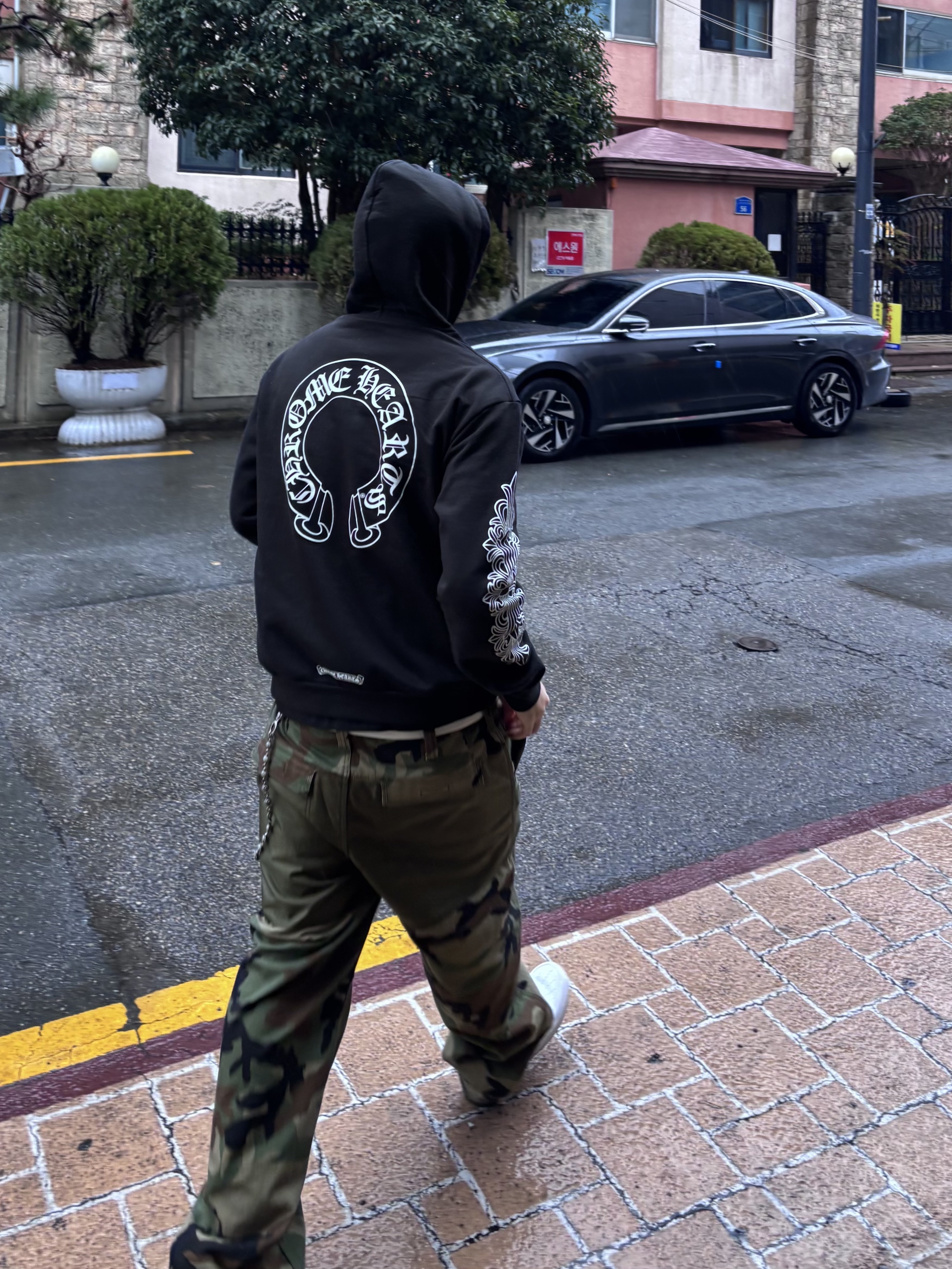 Chrome Hearts Horseshoe Floral Hoodie Black, Stussy Utility Pants Woodland Camo 착용 스타일 - 2