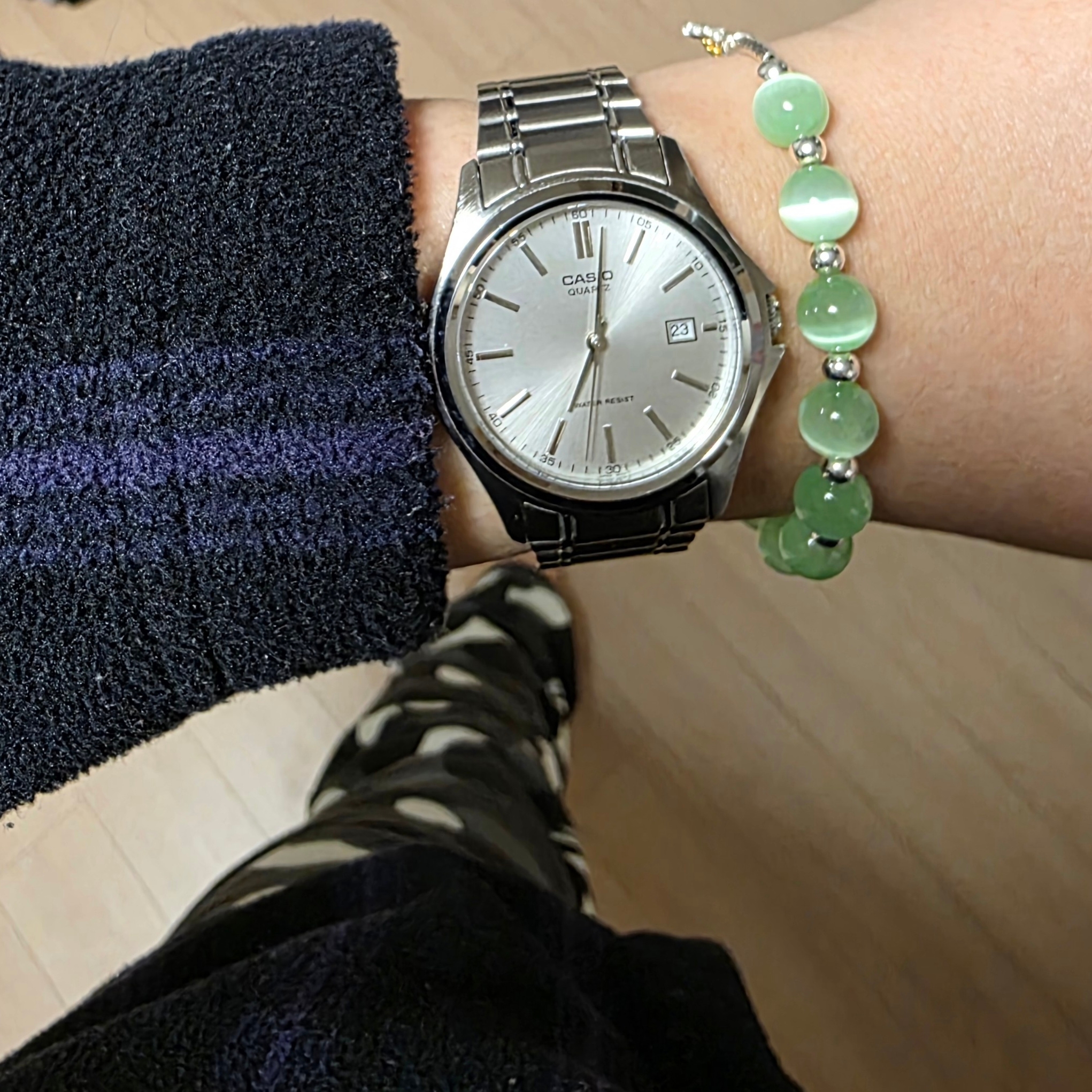 Casio MTP-1183A-7A, Uniqlo x Needles Fleece Oversized Cardigan Black - JP 착용 스타일