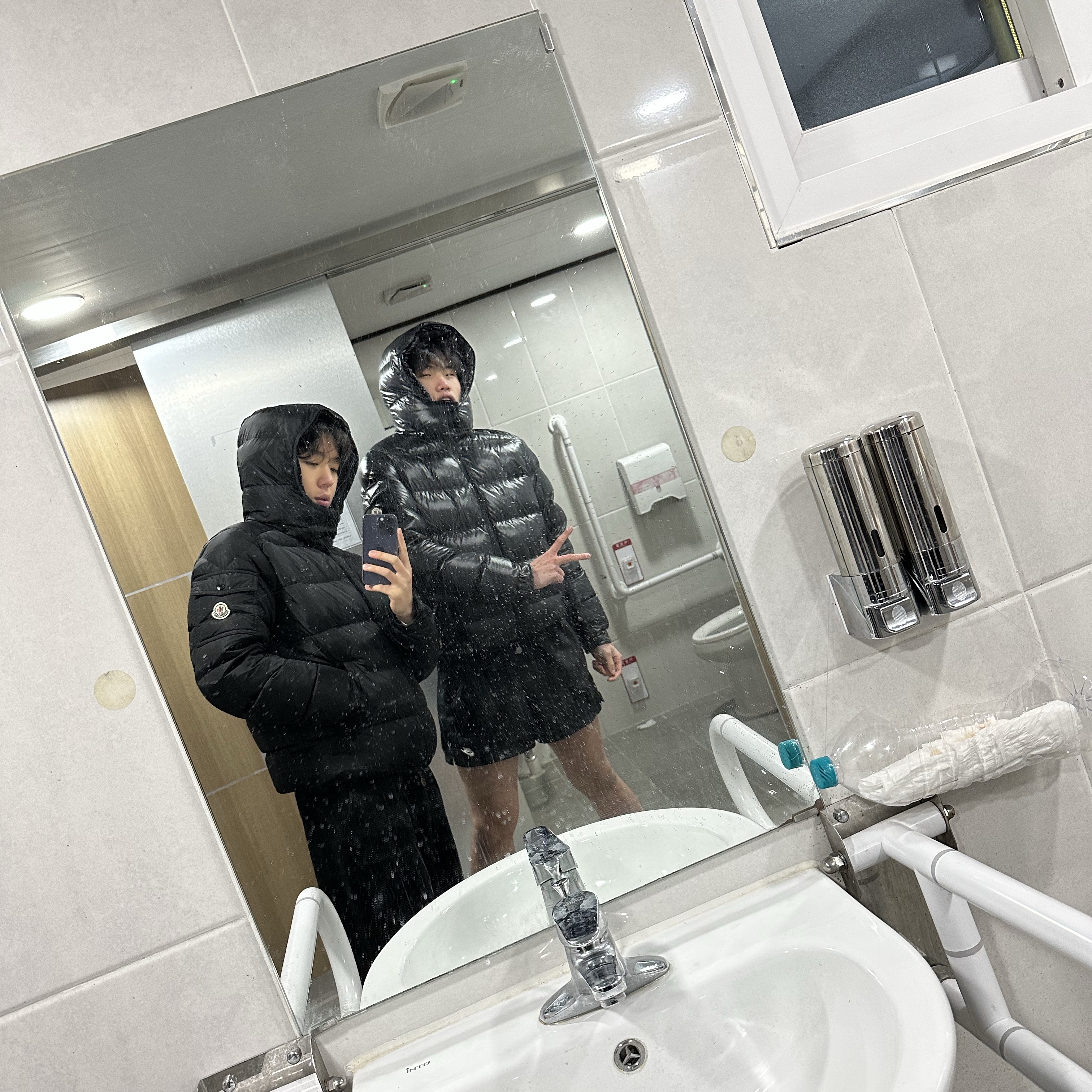 Moncler Maya Hooded Short Down Jacket Black - 25FW, Moncler Maya Short Down Jacket Black - 24FW 착용 스타일 - 2