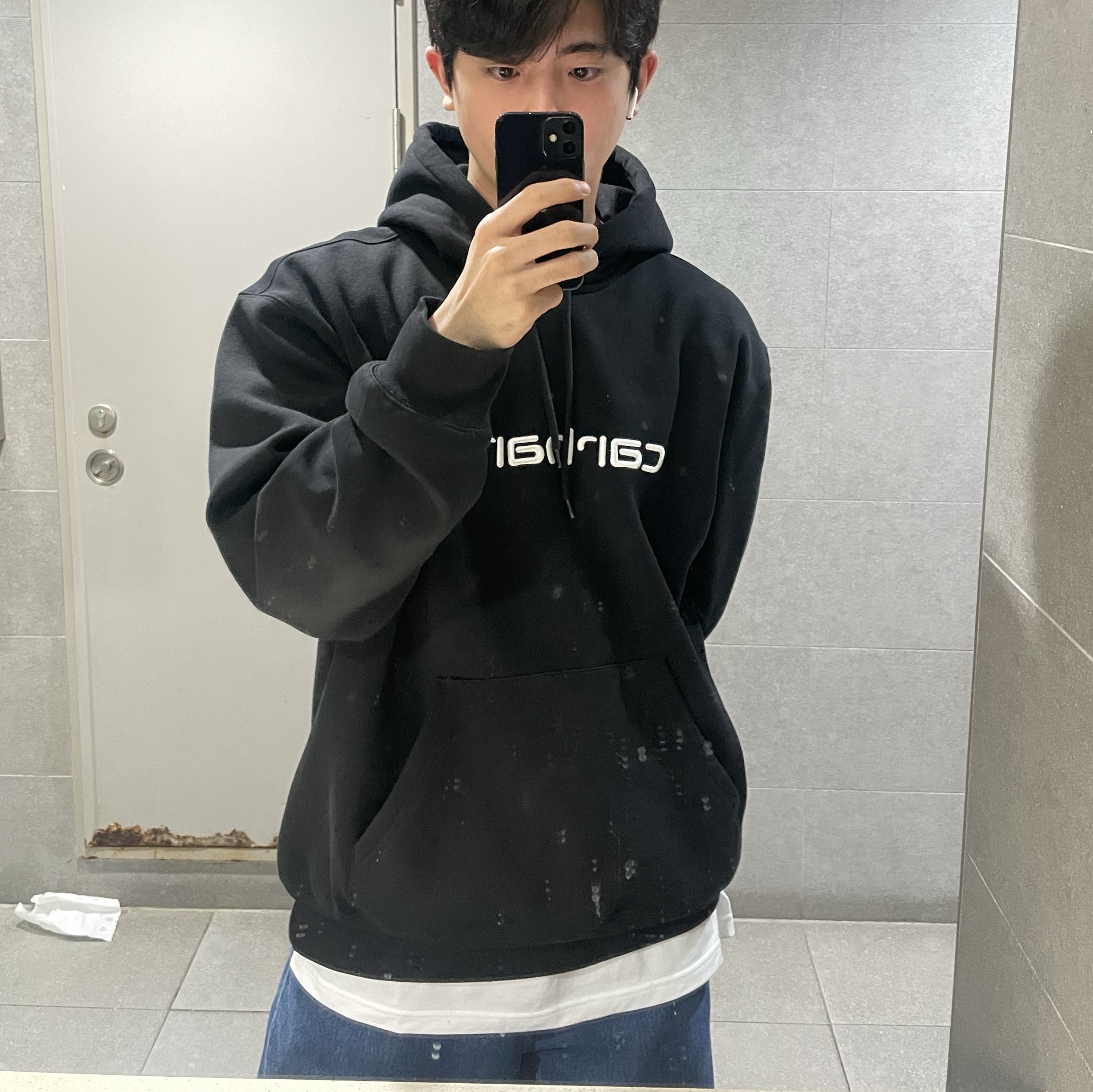 Carhartt WIP Hooded Carhartt Sweatshirt Black White 착용 스타일