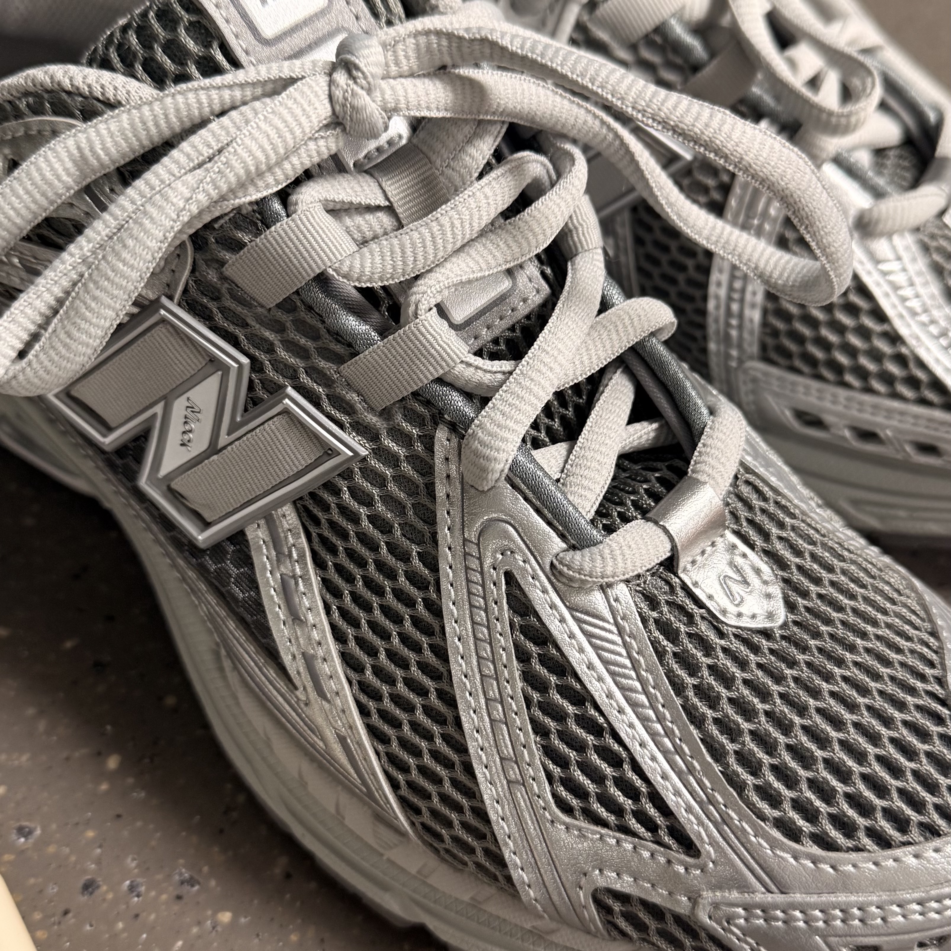 New Balance 1906R Harbor Grey Silver Metalic 착용 스타일