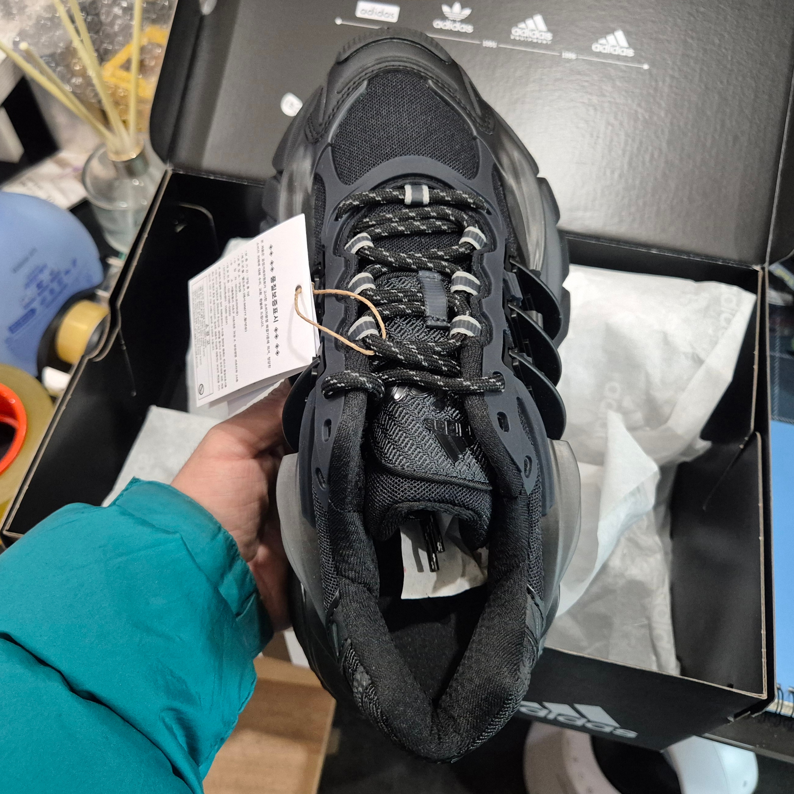 Adidas x Pharrell Williams Virginia Adistar Jellyfish Triple Black 착용 스타일 - 2
