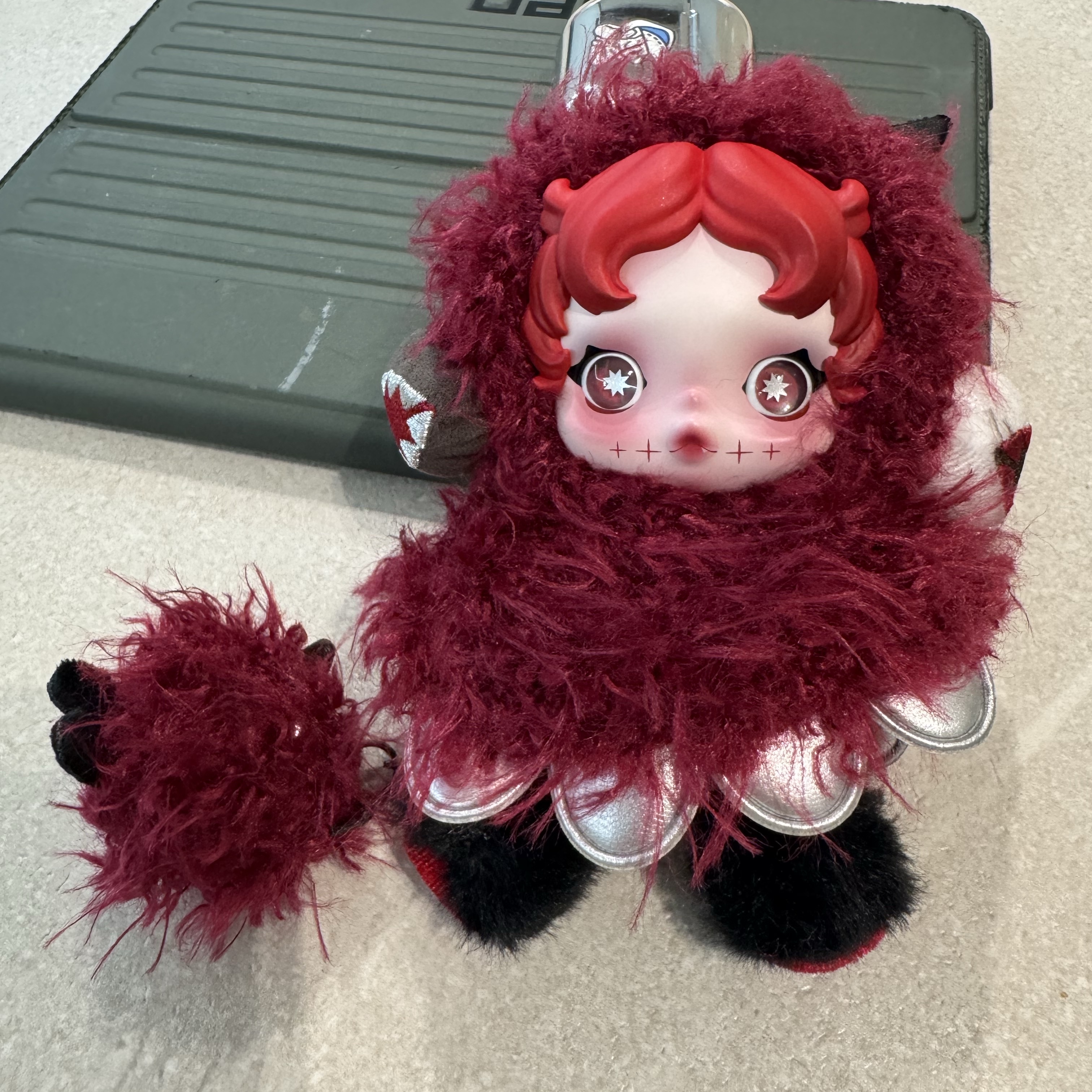 Pop Mart Skullpanda You Found Me ! Series Plush Doll Pendant Chomp (Opened Case) 착용 스타일