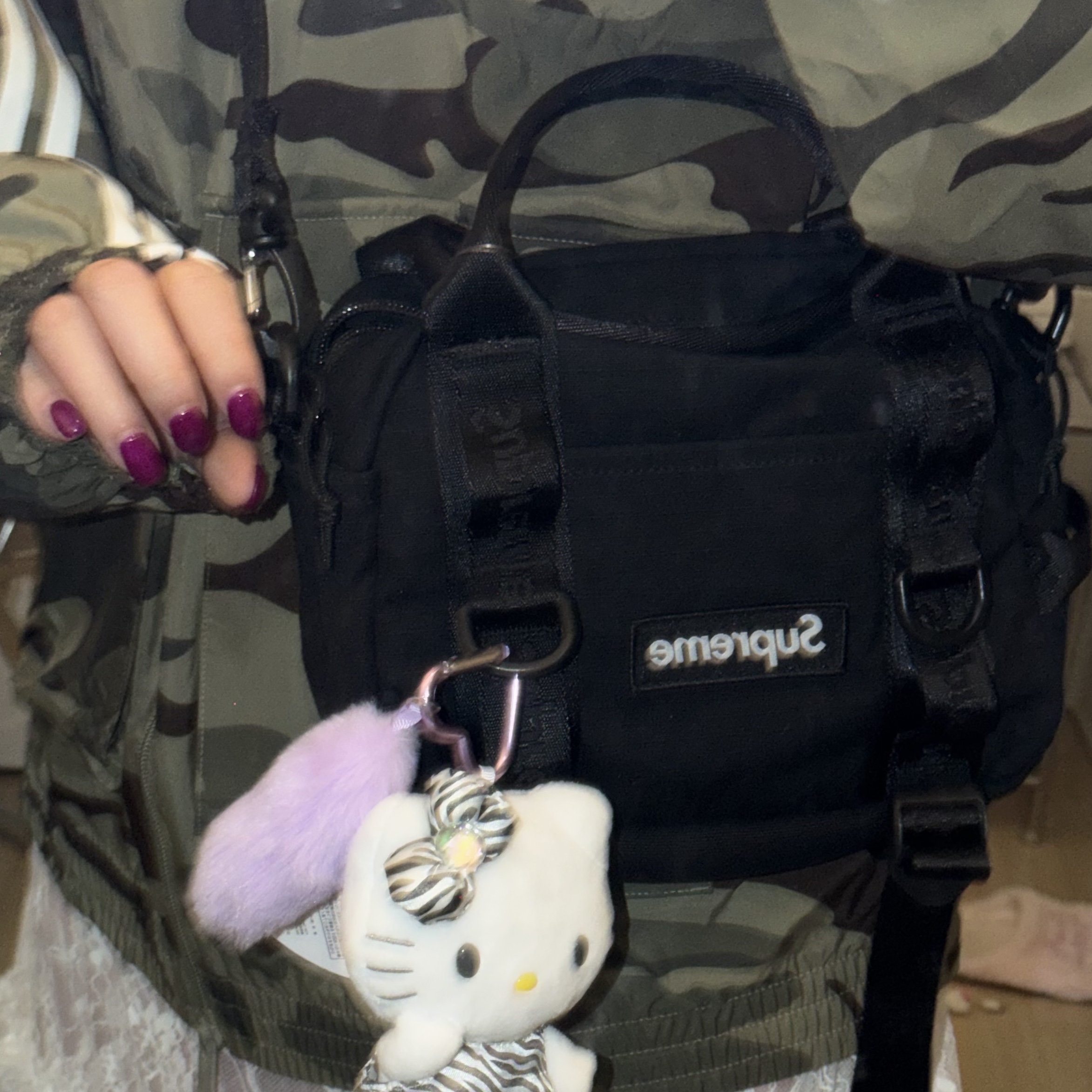 Supreme Mini Duffle Bag Black - 26SS, Supreme Mini Duffle Bag Tan - 26SS 착용 스타일