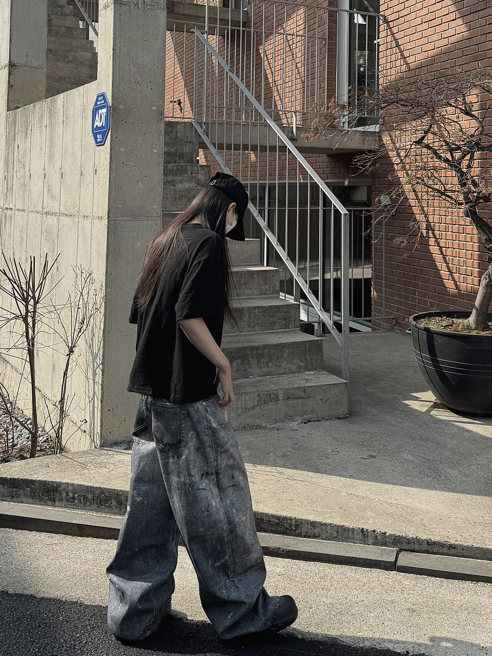 Oakley Light Breathe Triple Black 착용 스타일 - 1