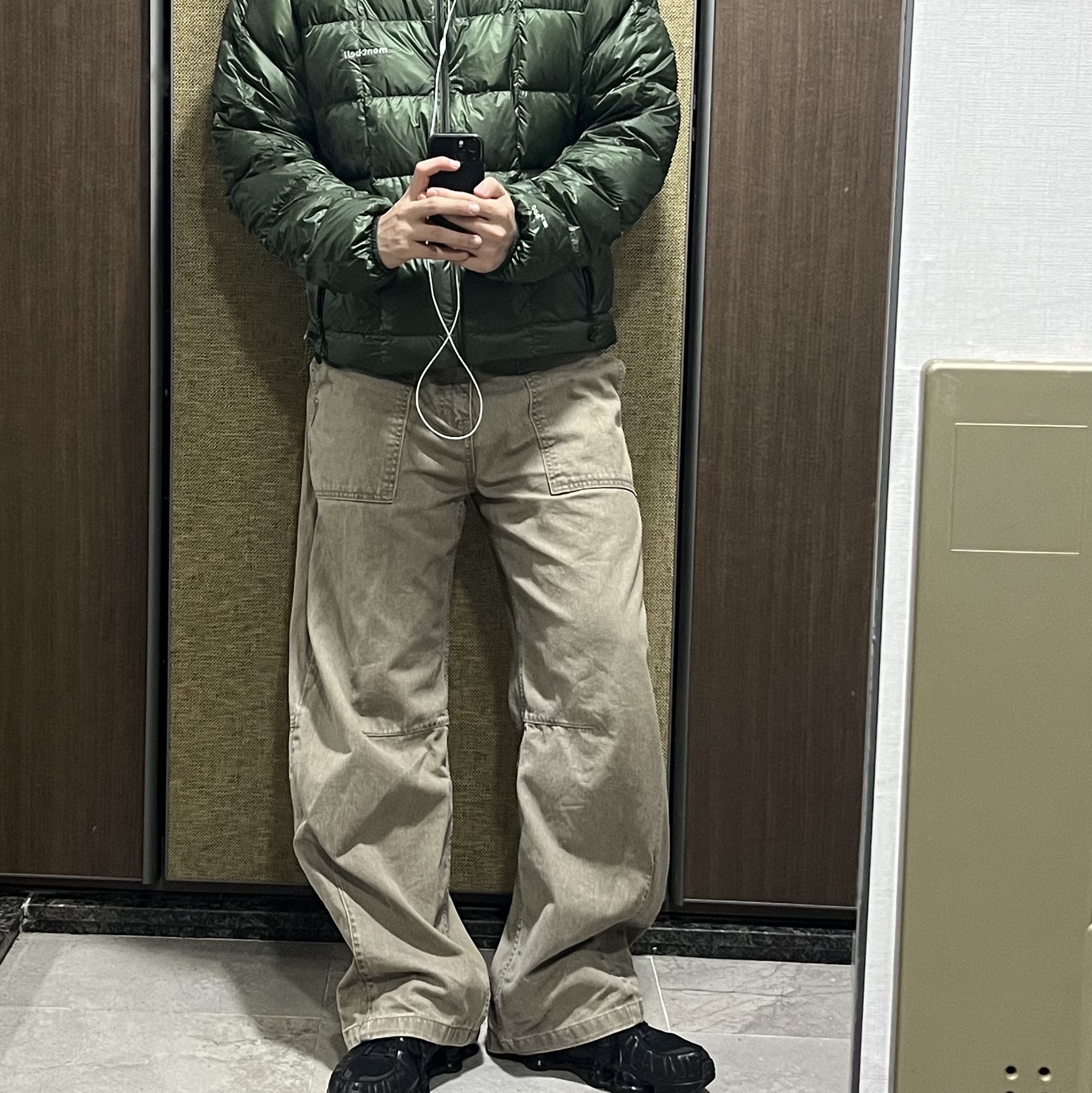Montbell Superior Down Jacket Dark Green 착용 스타일