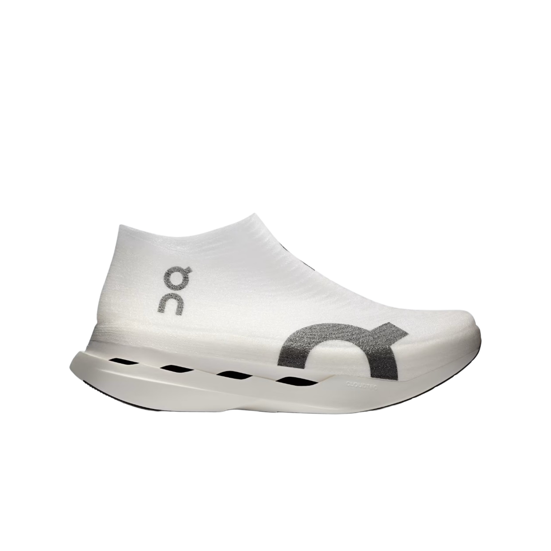 온 러닝 클라우드붐 스트라이크 LS 화이트 블랙(On Running Cloudboom Strike LS White Black)