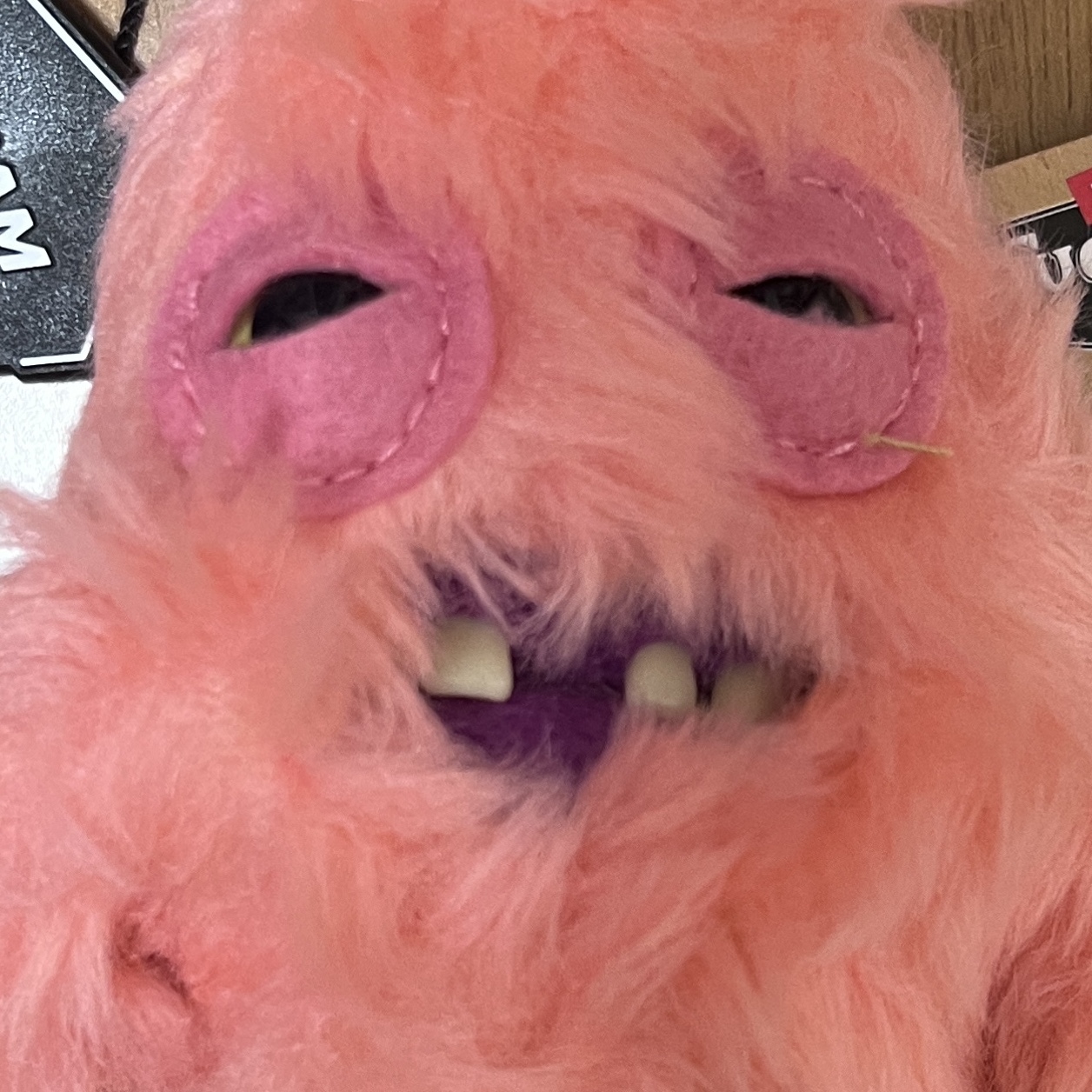 Fuggler x SpongeBob Patrick Star Keyring Pink 착용 스타일