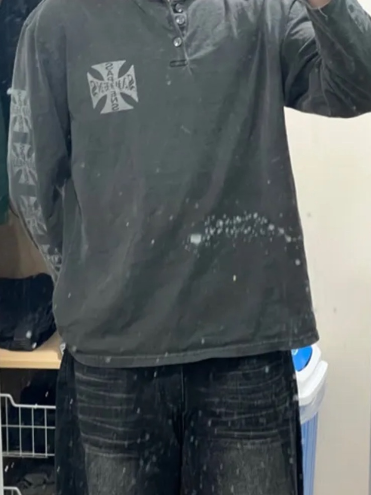 Sapiens Etherglyph Pigment Henley Long Sleeve Charcoal 착용 스타일