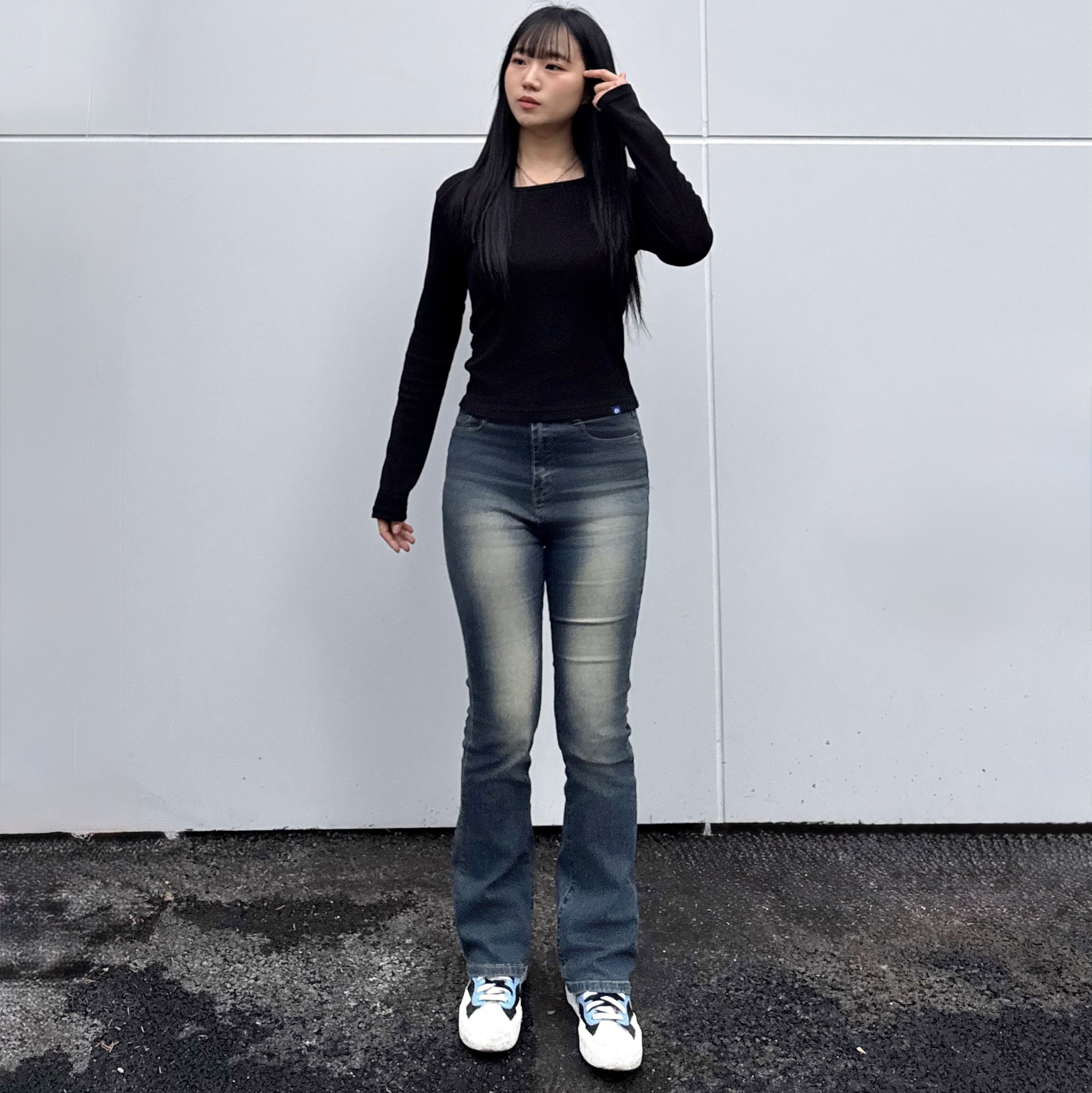 Nike x Sacai Blazer Mid White Black Legend Blue 착용 스타일