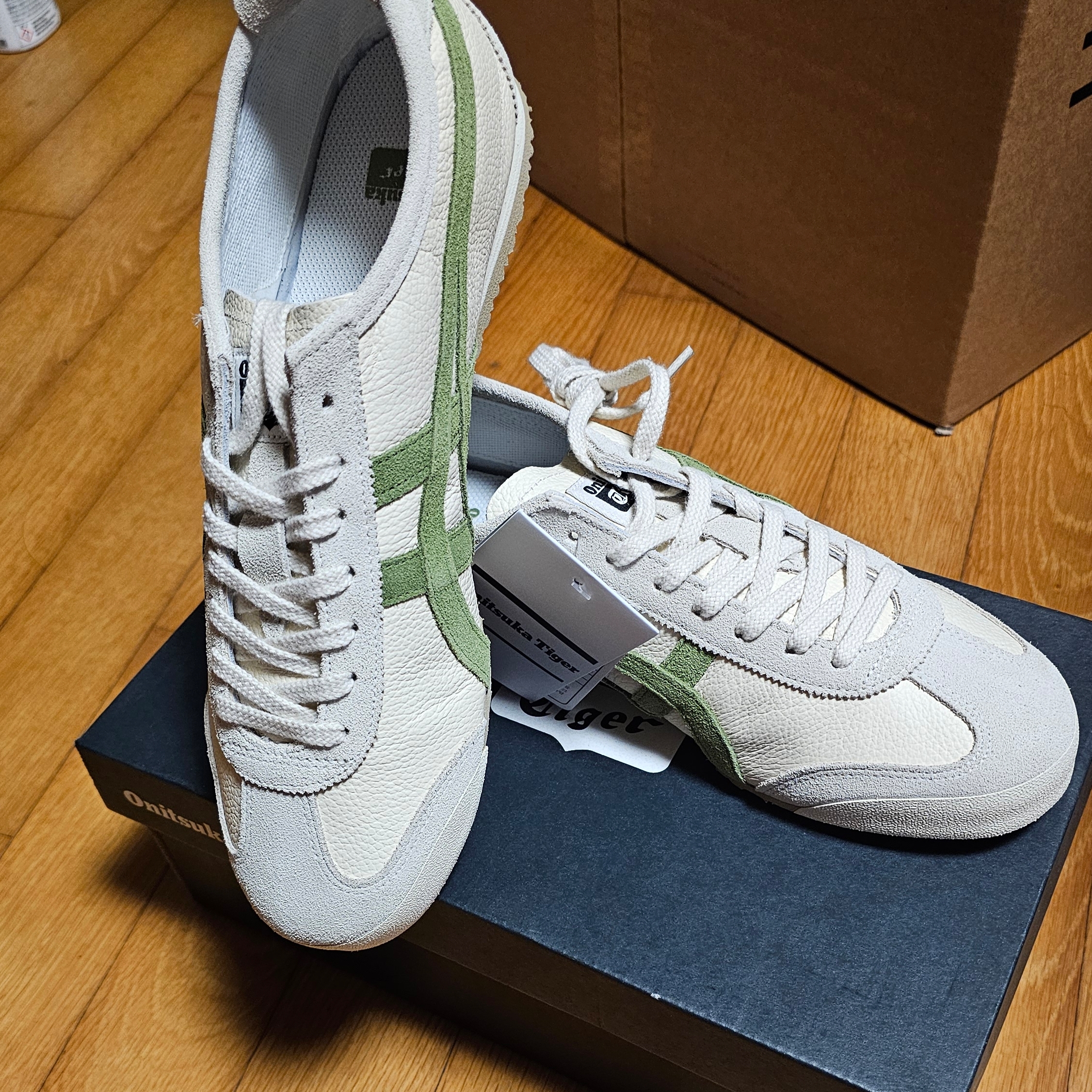 Onitsuka Tiger Mexico 66 Vintage Birch Cactus Green 착용 스타일