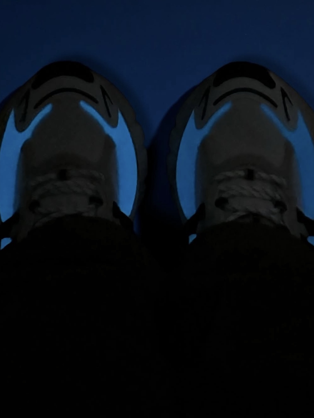 Adidas x Pharrell Williams Virginia Adistar Jellyfish Royal Blue Core Black 착용 스타일 - 1